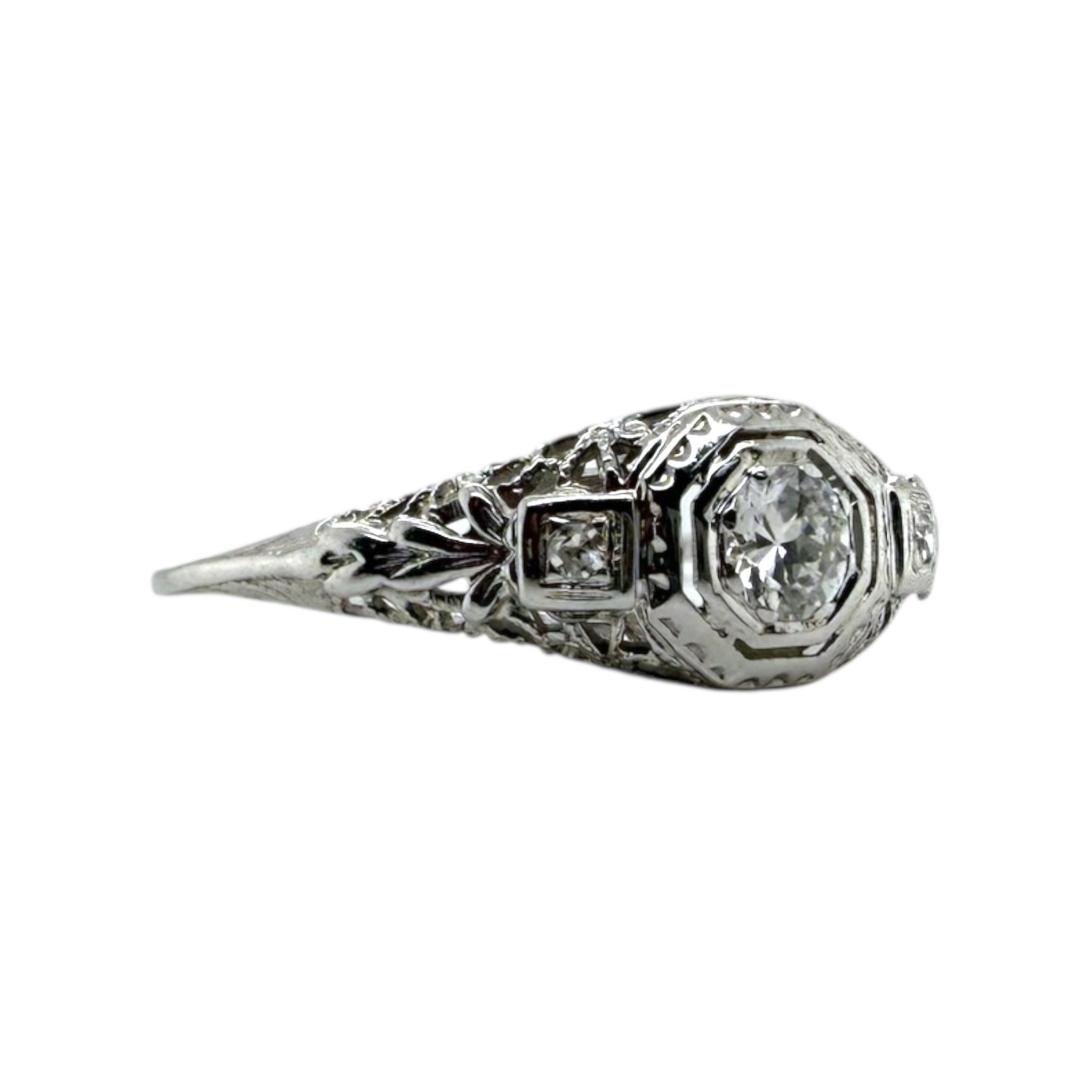 Anello vintage con diamanti in filigrana in oro bianco 18 carati In condizioni buone in vendita a Montgomery, AL