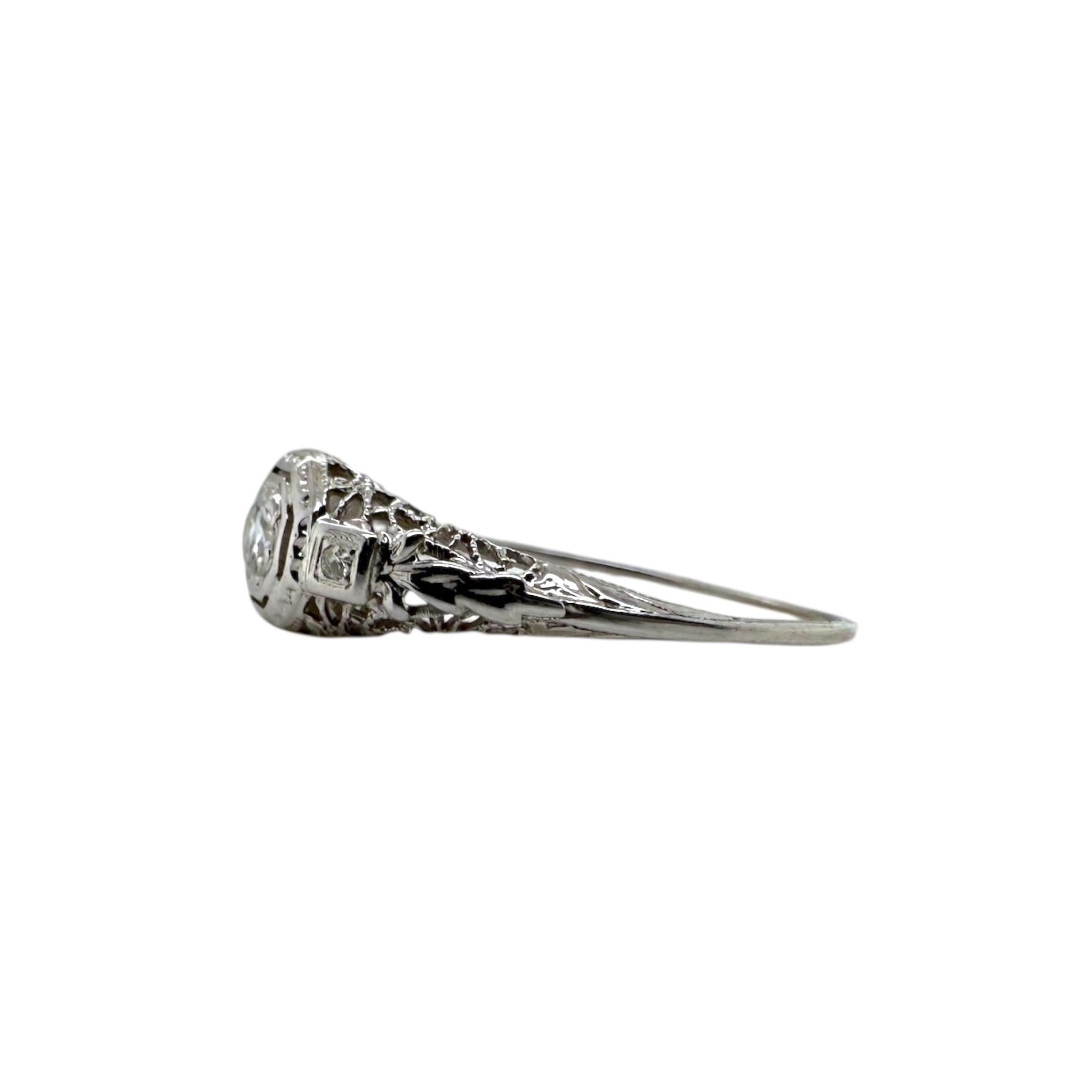Anello vintage con diamanti in filigrana in oro bianco 18 carati in vendita 2