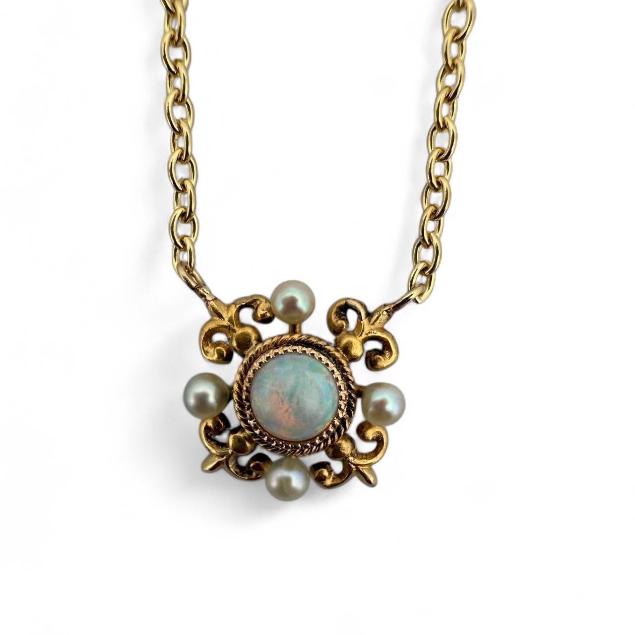 Vintage Dainty Opal & Pearl Pendant Chain Necklace Bon état - En vente à Montgomery, AL