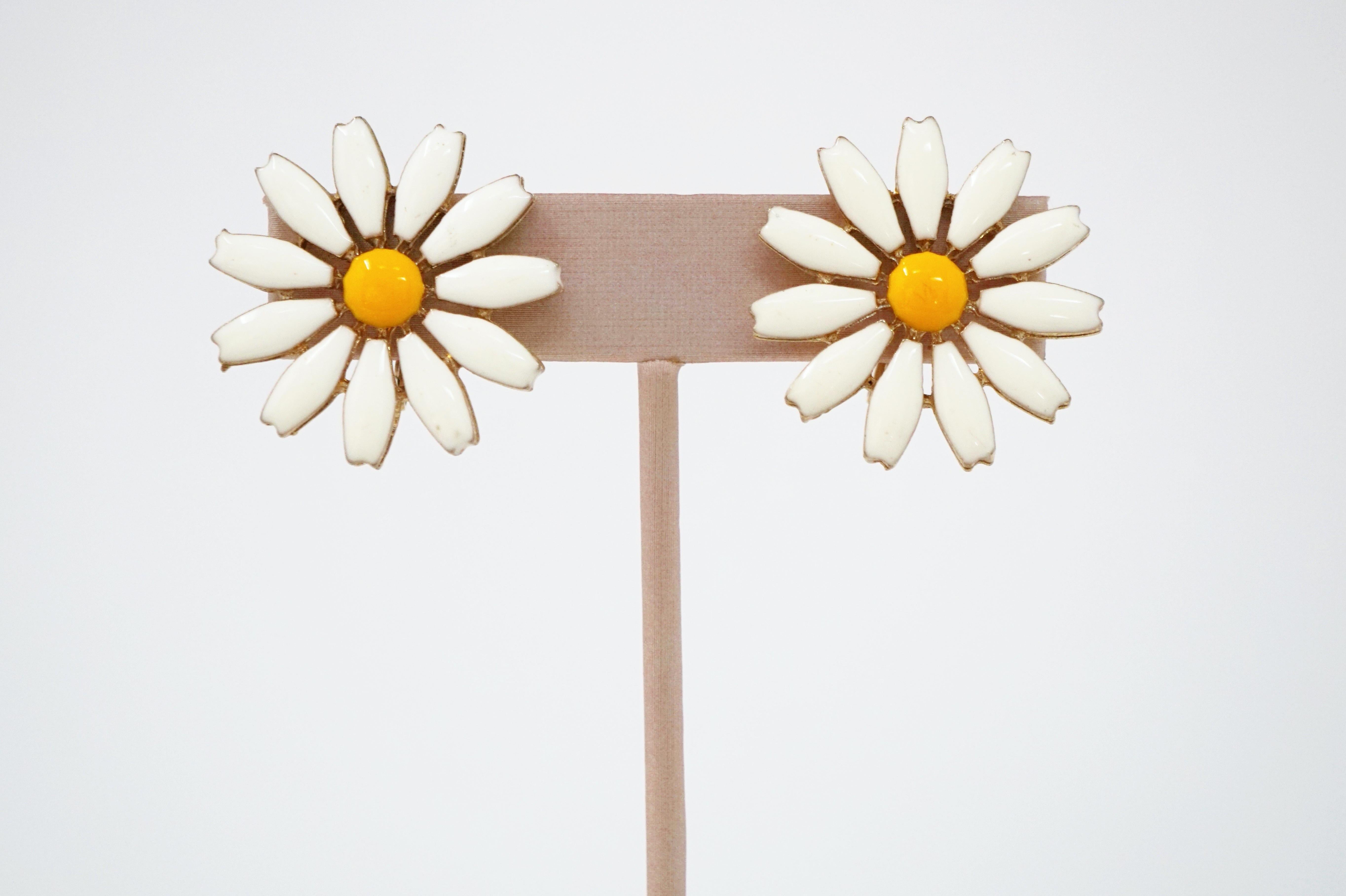 Women's Vintage Daisy Flower Enamel Clip-On Earrings