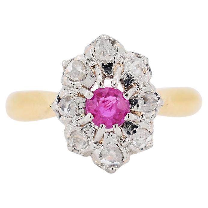 Vintage Daisy Ring in 18K Gold, Diamonds, and Rubies - Circa 1900 For Sale