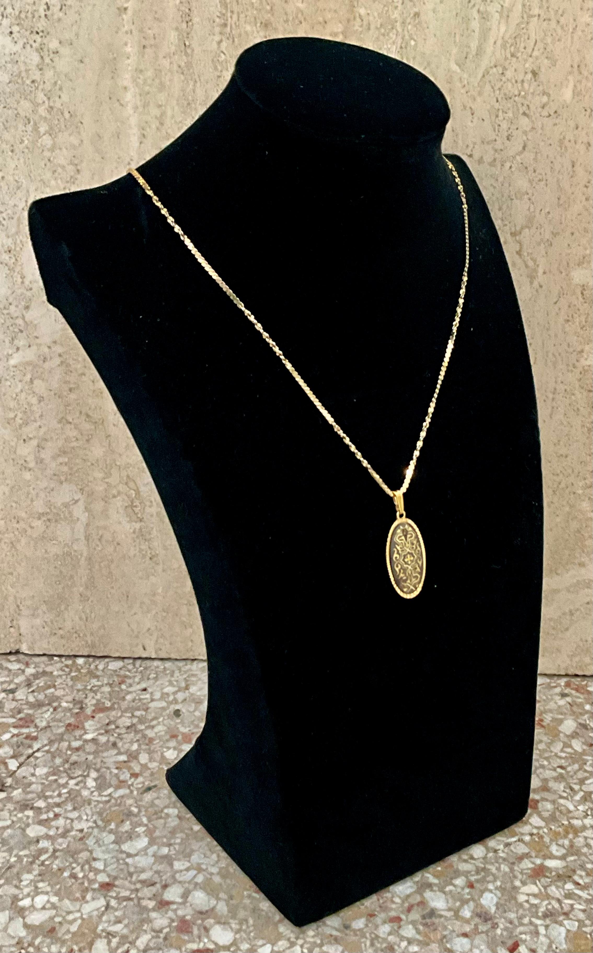 Vintage Damascene Oval Necklace In Good Condition For Sale In Lake Worth Beach, FL