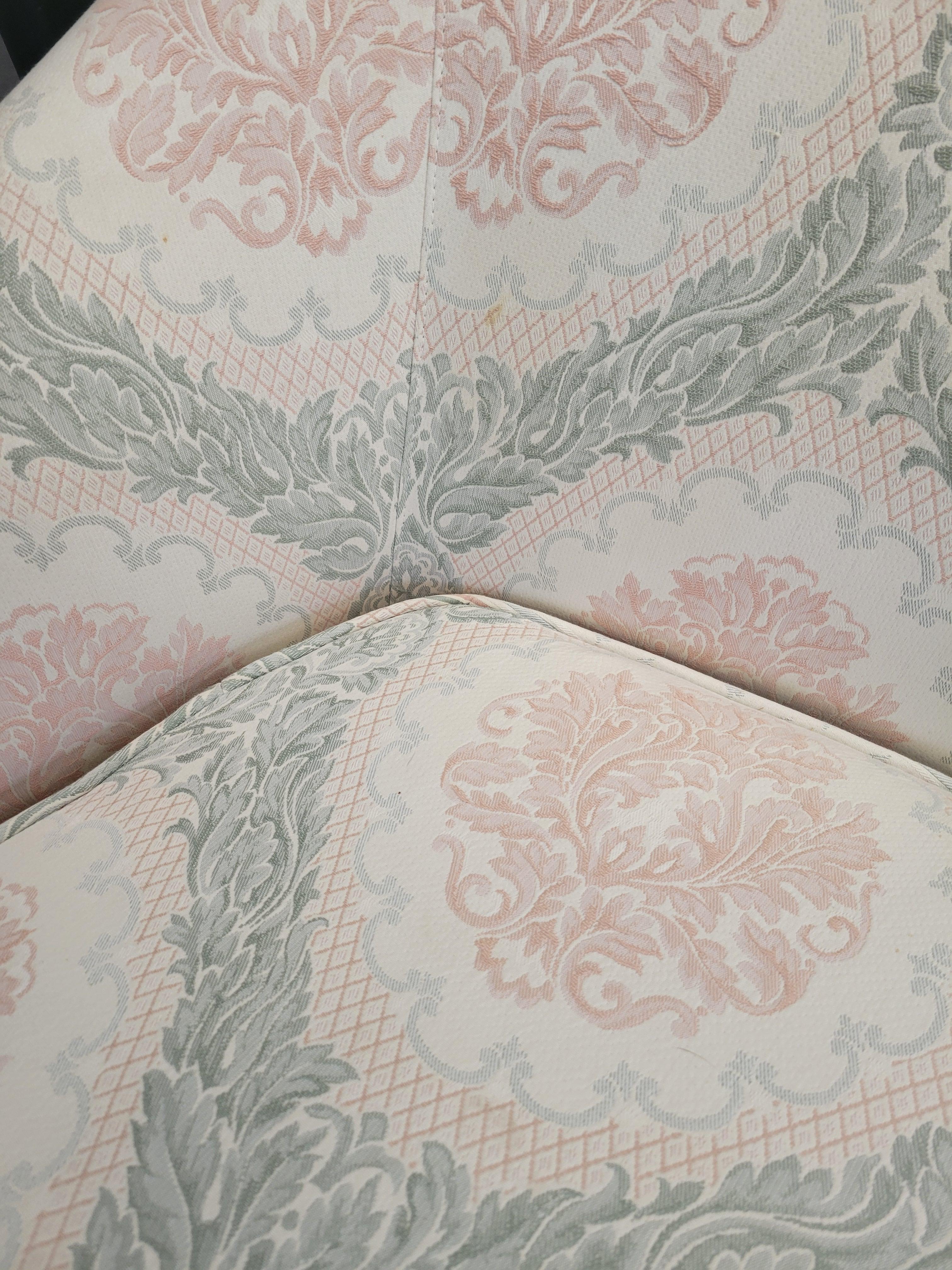Loveseat français vintage en damas avec coussin en duvet et tissu d'ameublement Blush/Sage en vente 5