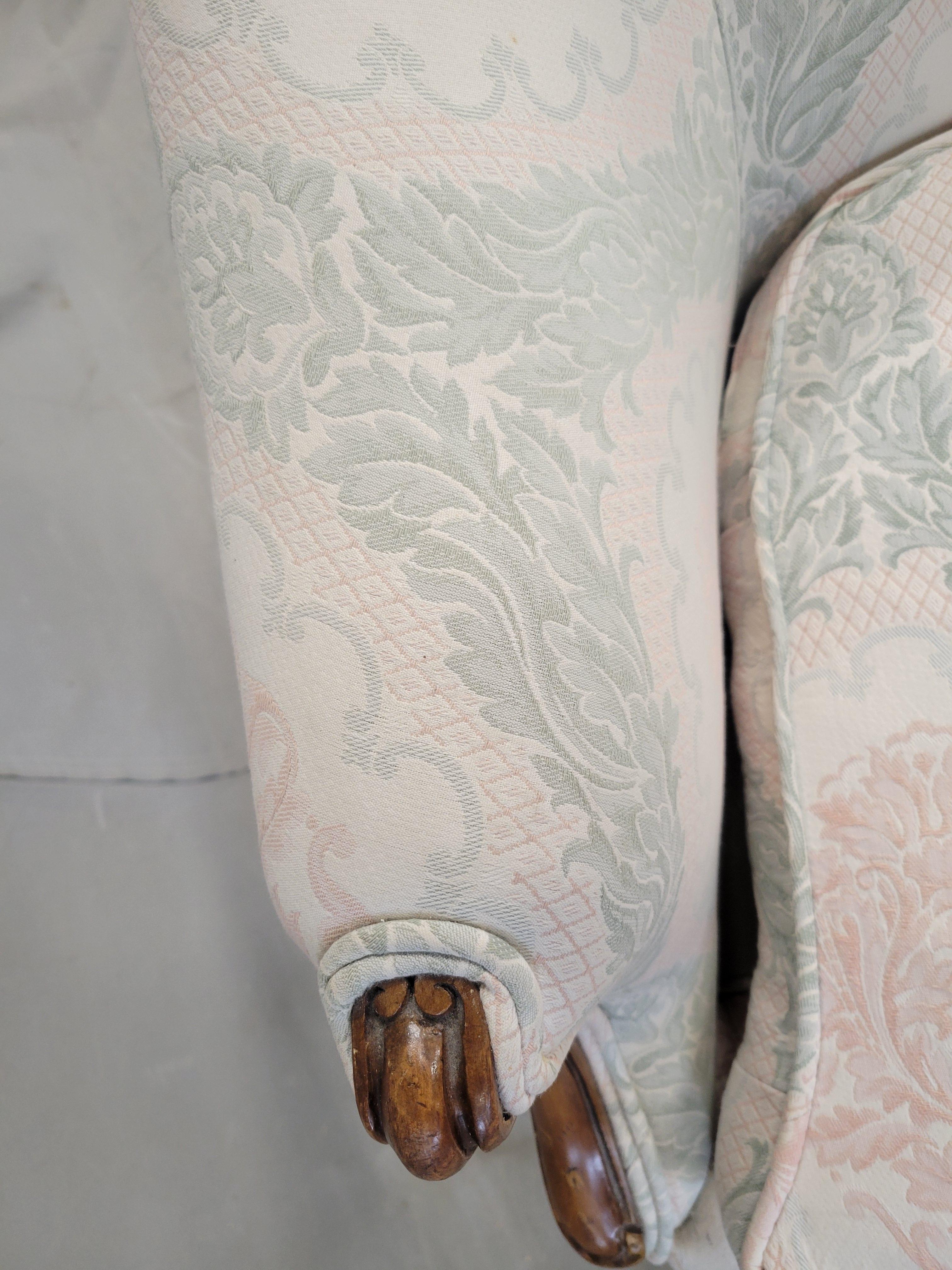 Loveseat français vintage en damas avec coussin en duvet et tissu d'ameublement Blush/Sage en vente 2