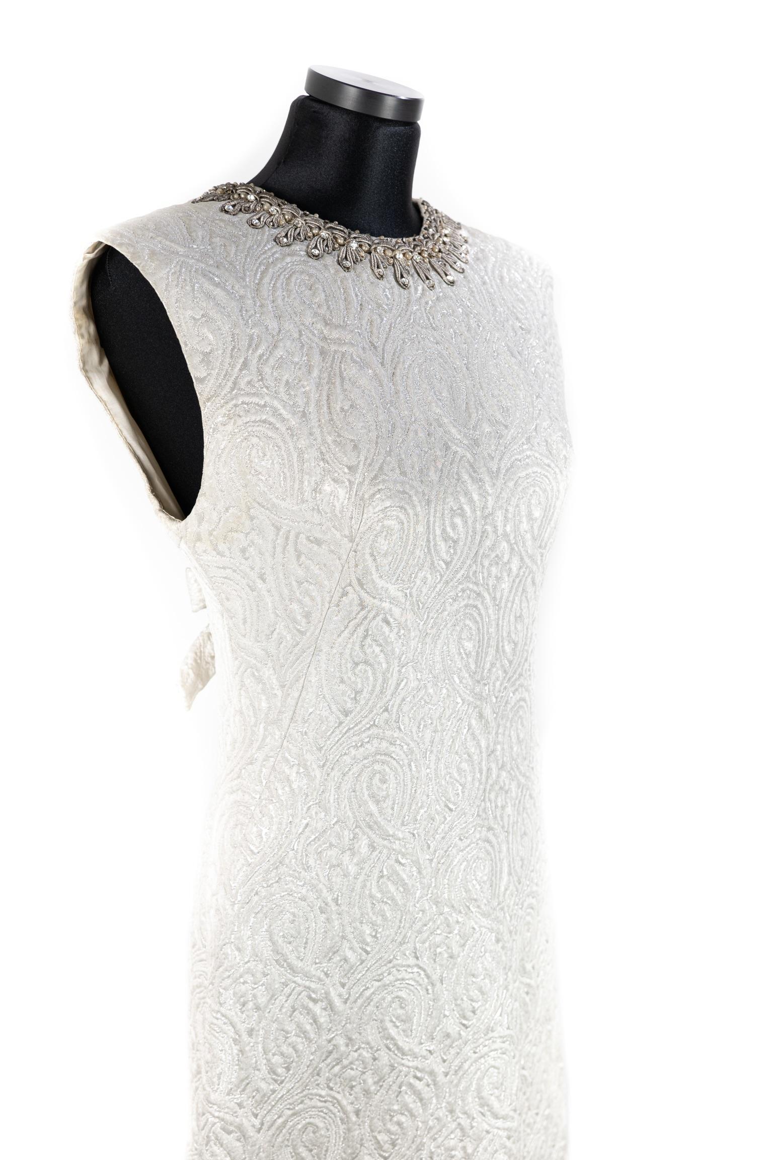 Vintage damask white Dress In Good Condition For Sale In Carnate, IT