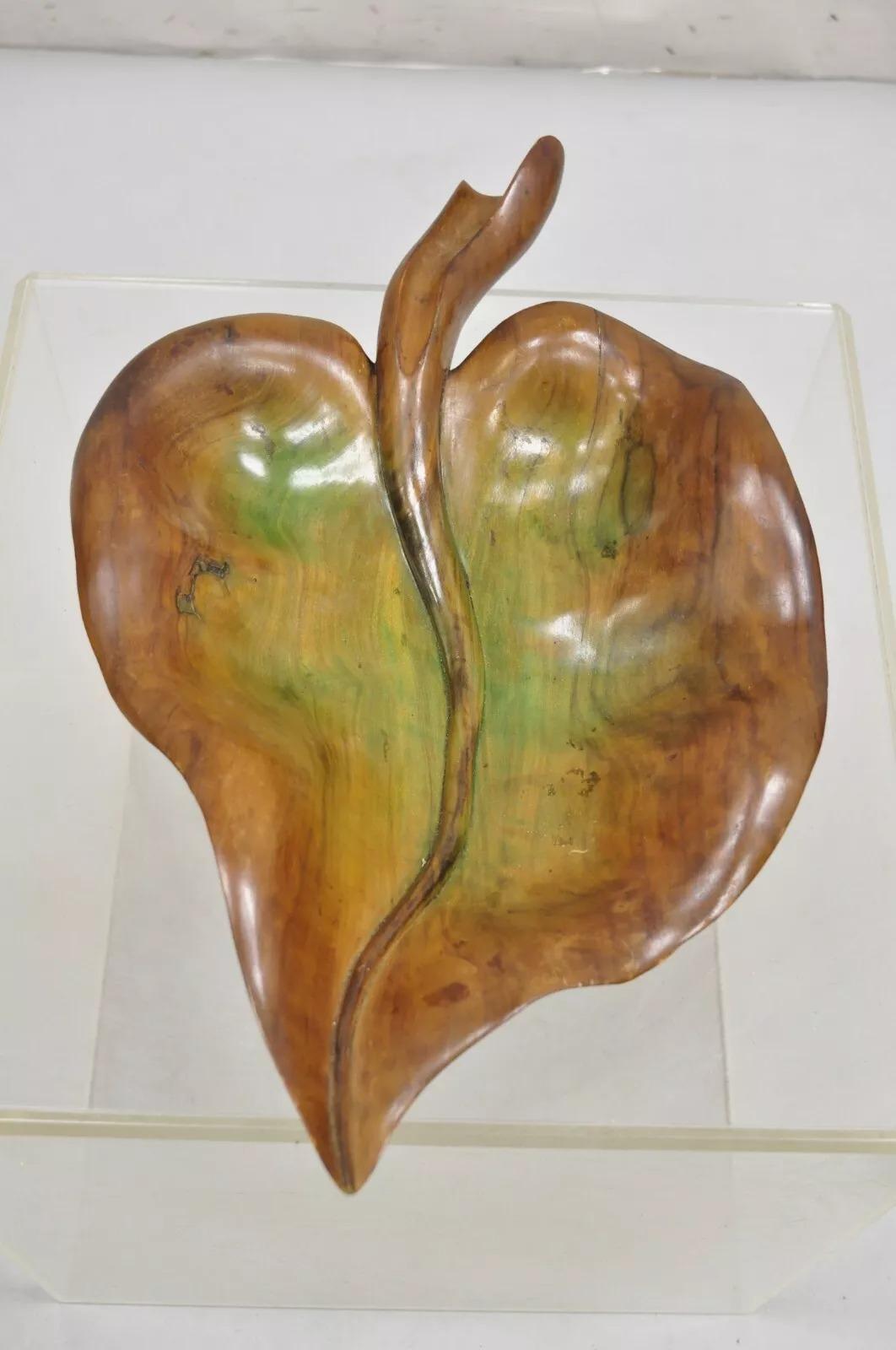 Vintage Dan Karner Mid Century Modern Hand Carved Wood Leaf Centerpiece Bowl with Green Accents. Circa Late 20th Century. Measurements: 3.75