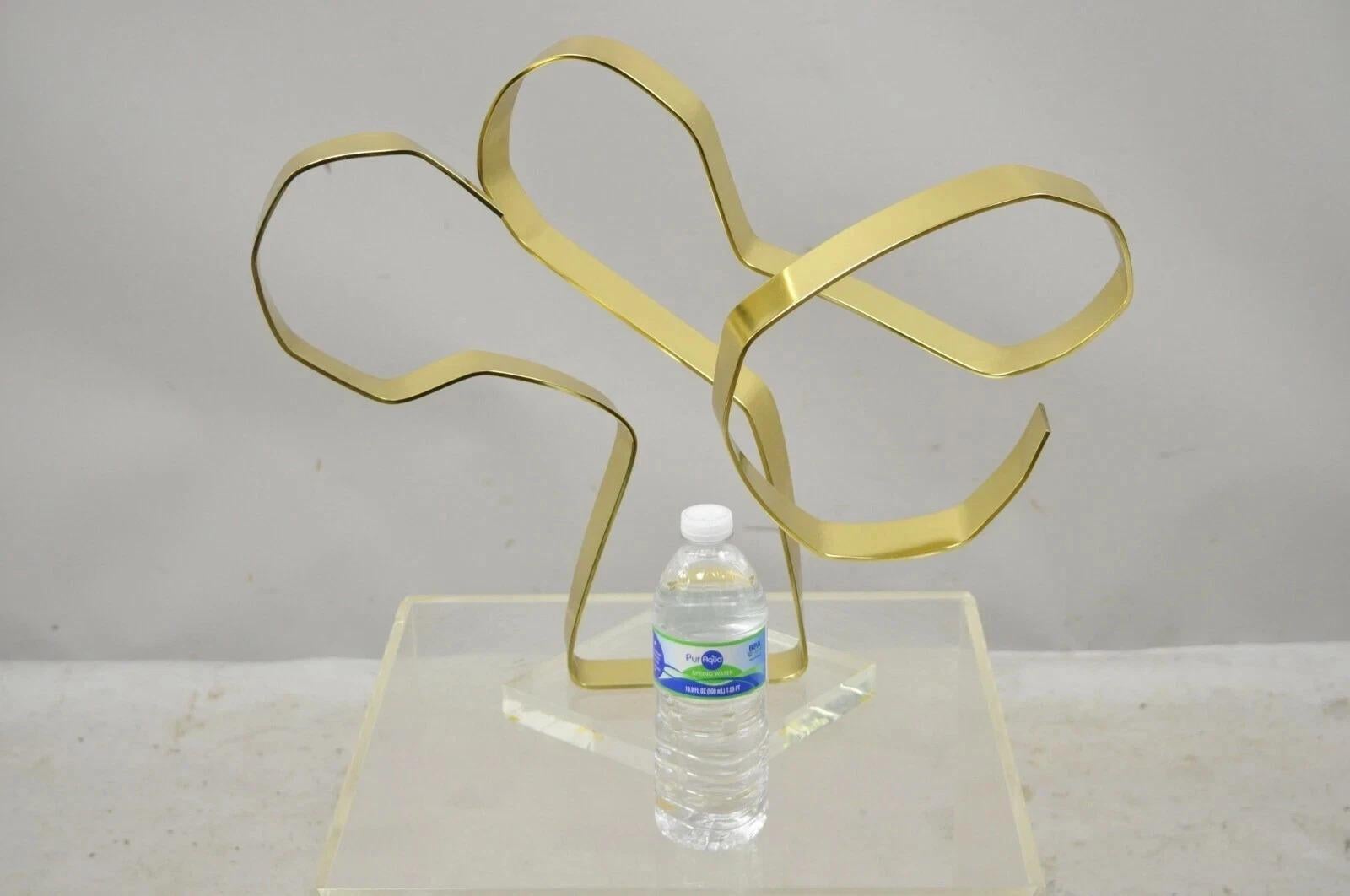 Vintage Dan Murphy 1976 Nastro d'ottone Scultura astratta moderna su base di lucite in vendita 3