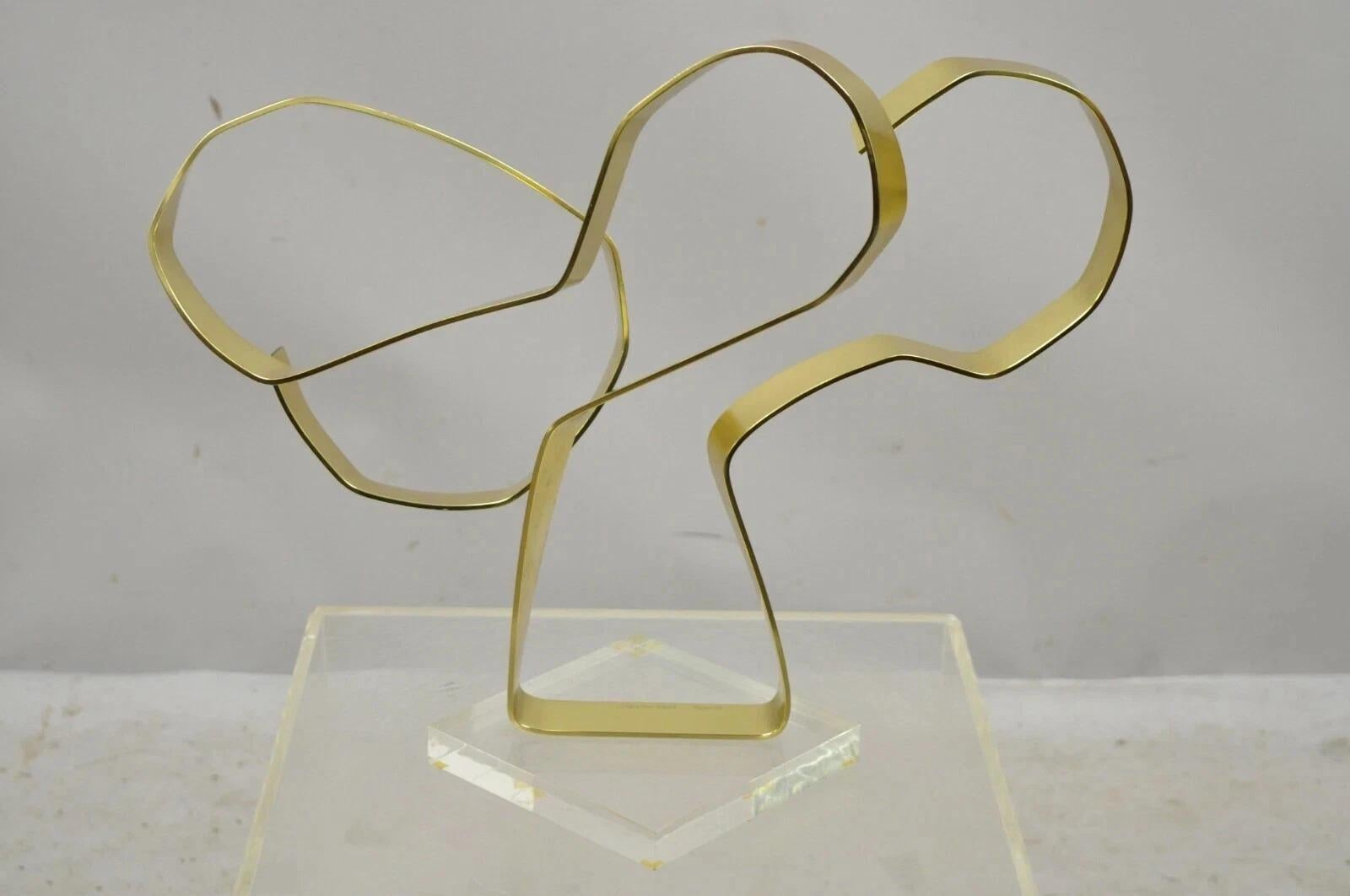 Vintage Dan Murphy 1976 Nastro d'ottone Scultura astratta moderna su base di lucite in vendita 5