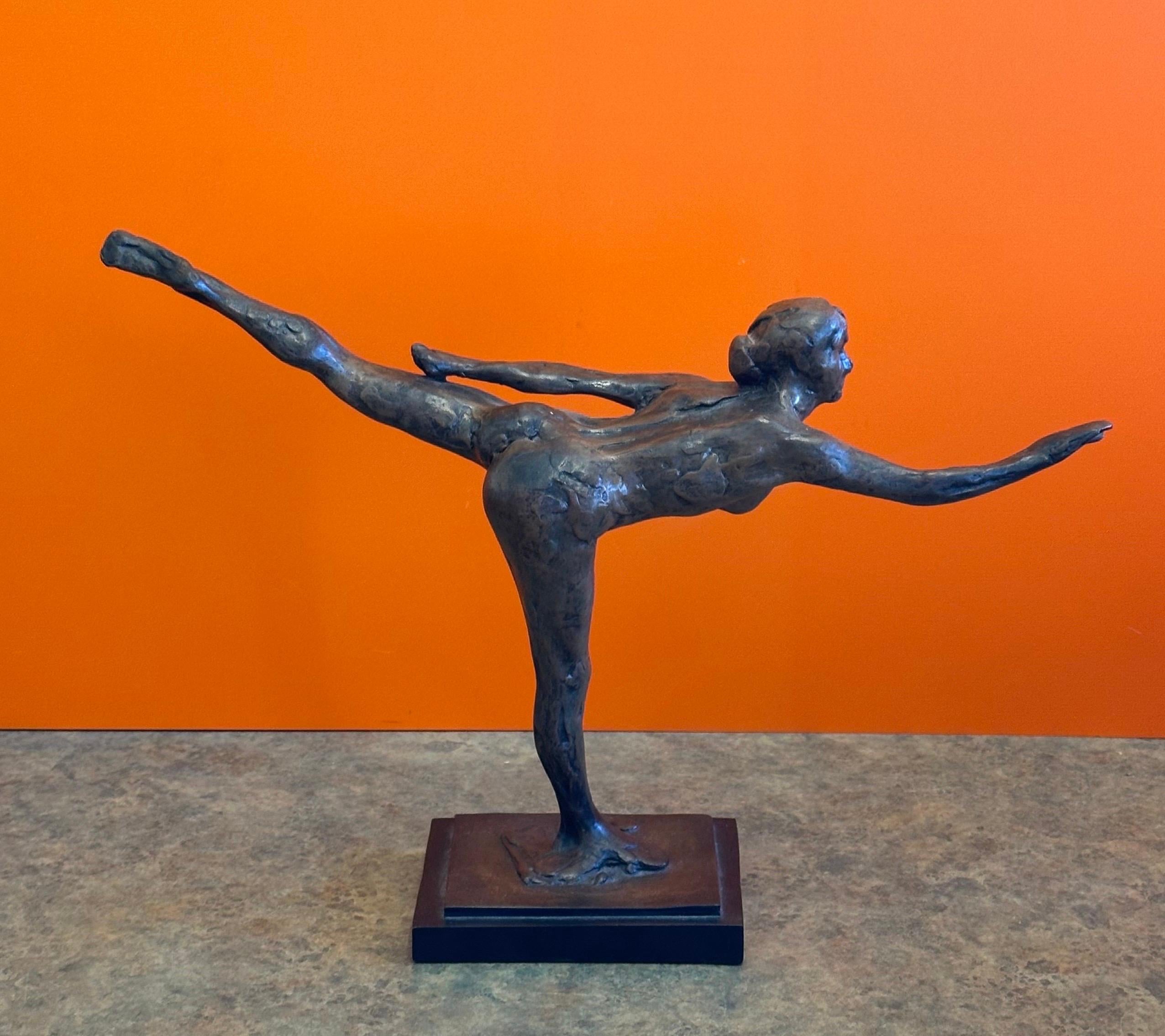 Vintage-Kunstskulptur „Dancer“ aus Harz von Edgar Degas (amerikanisch)