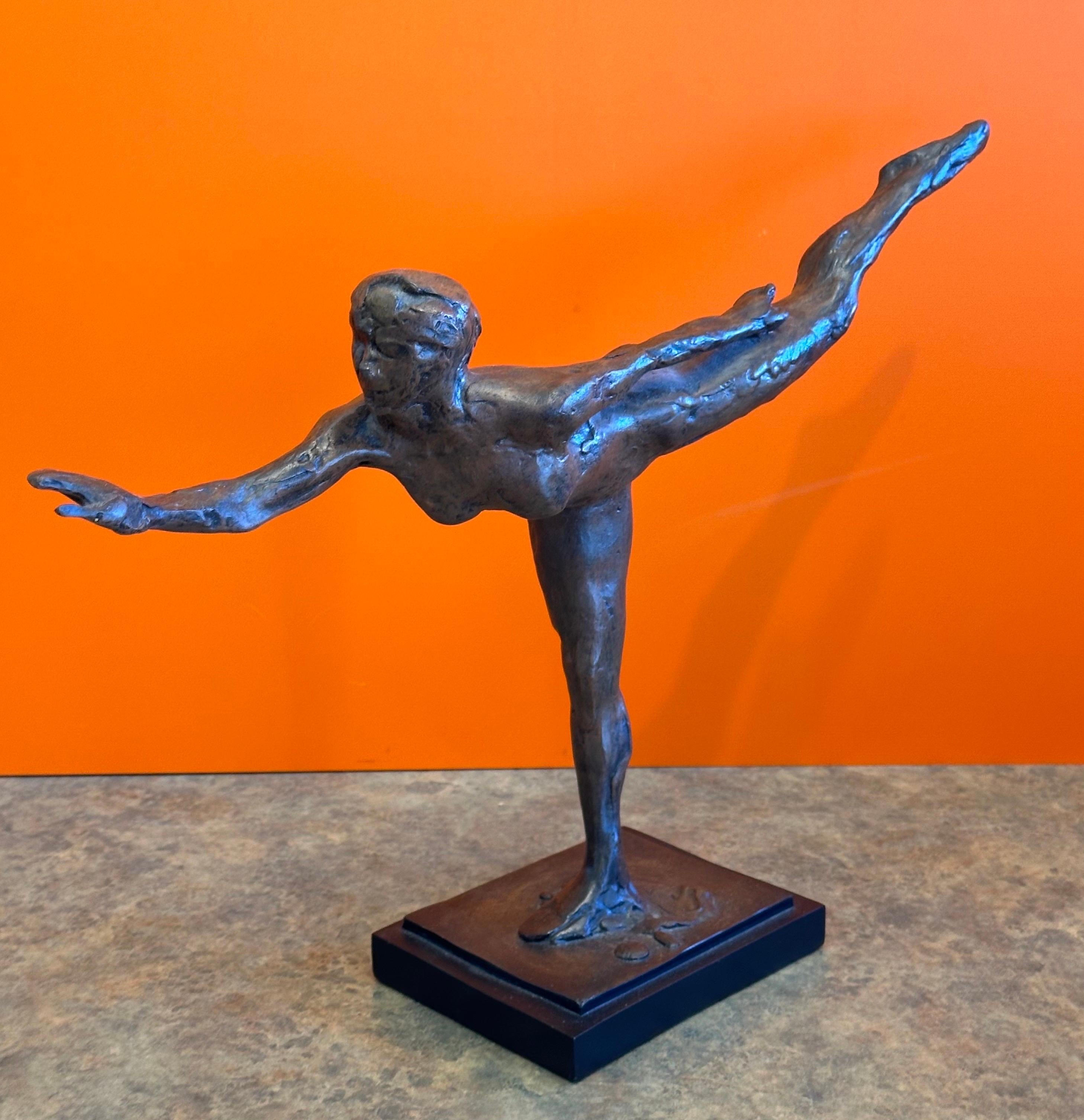 Vintage-Kunstskulptur „Dancer“ aus Harz von Edgar Degas (20. Jahrhundert)