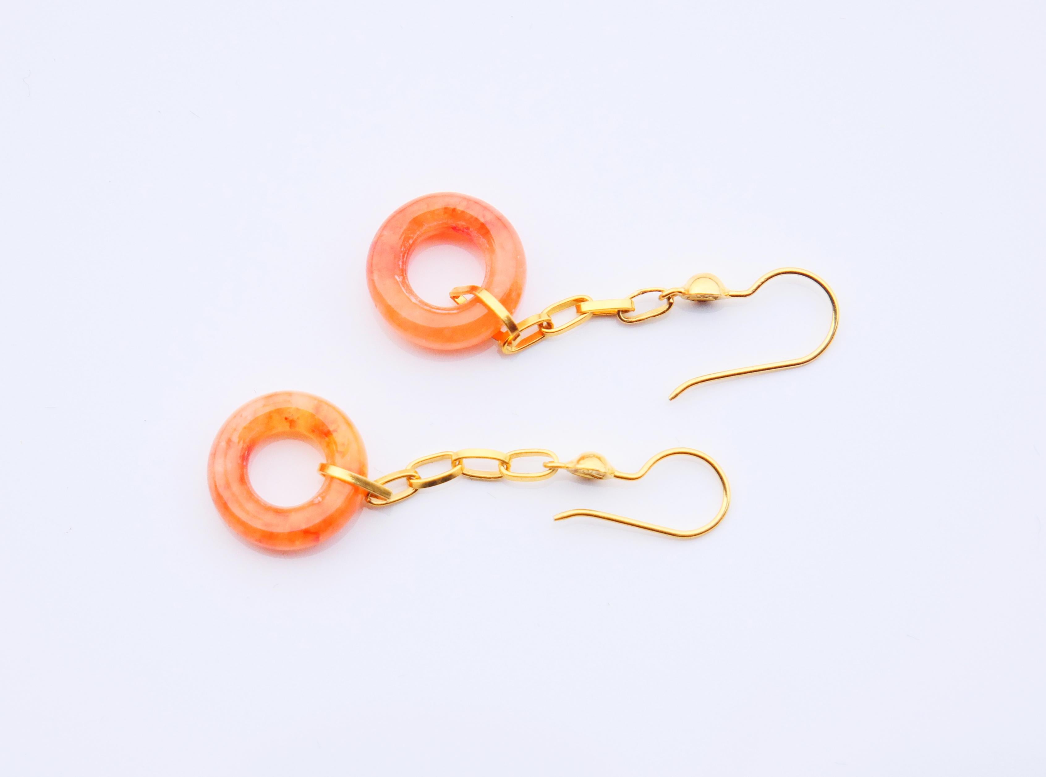 Retro Vintage dangle Bagels Earrings Carnelian solid 18K Gold / 1.72 gr For Sale