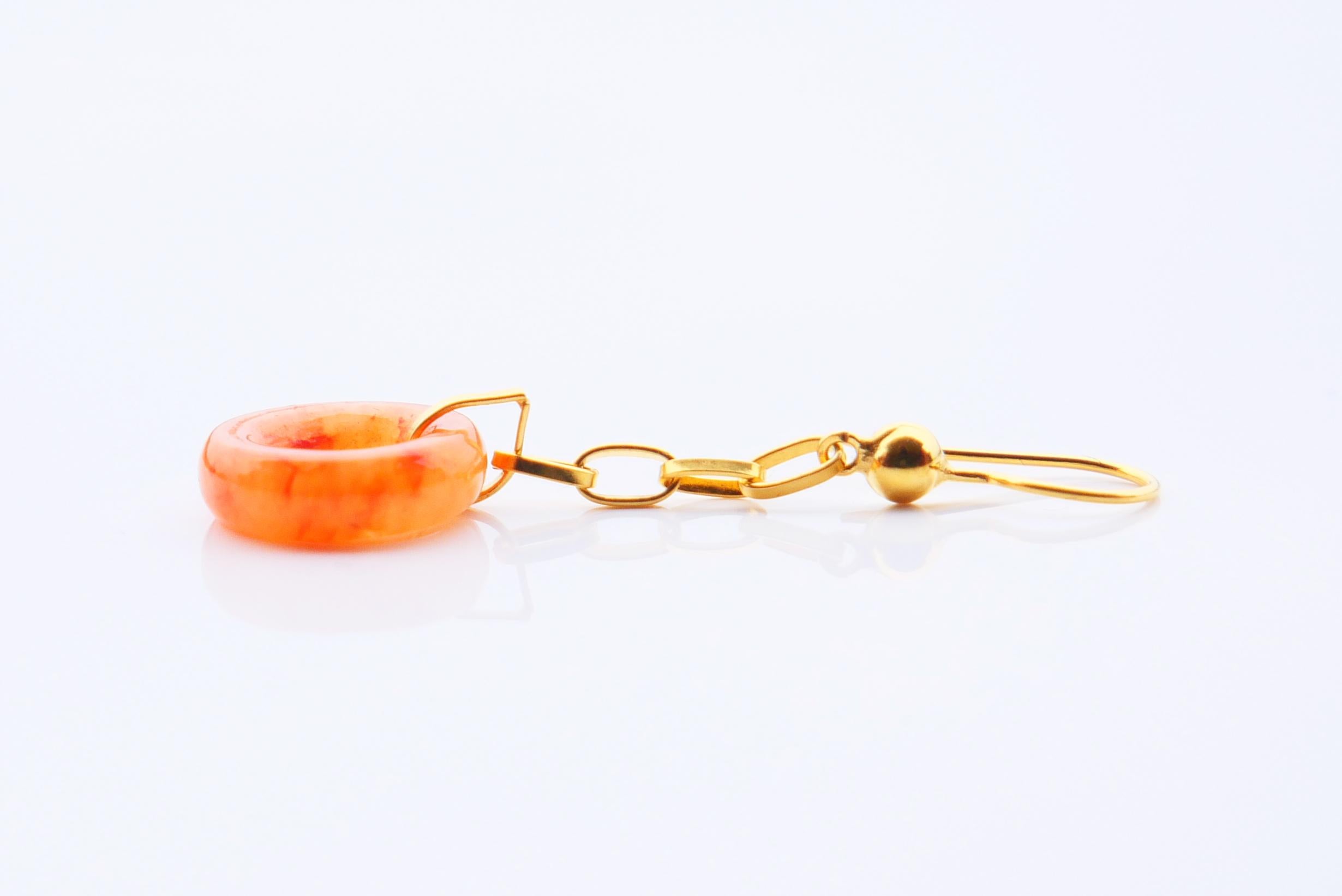 Round Cut Vintage dangle Bagels Earrings Carnelian solid 18K Gold / 1.72 gr For Sale