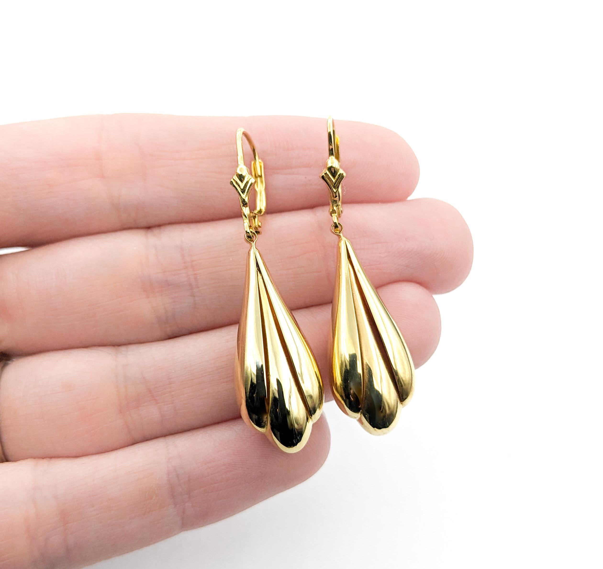 Vintage Dangle Earrings In Yellow Gold In Excellent Condition For Sale In Bloomington, MN