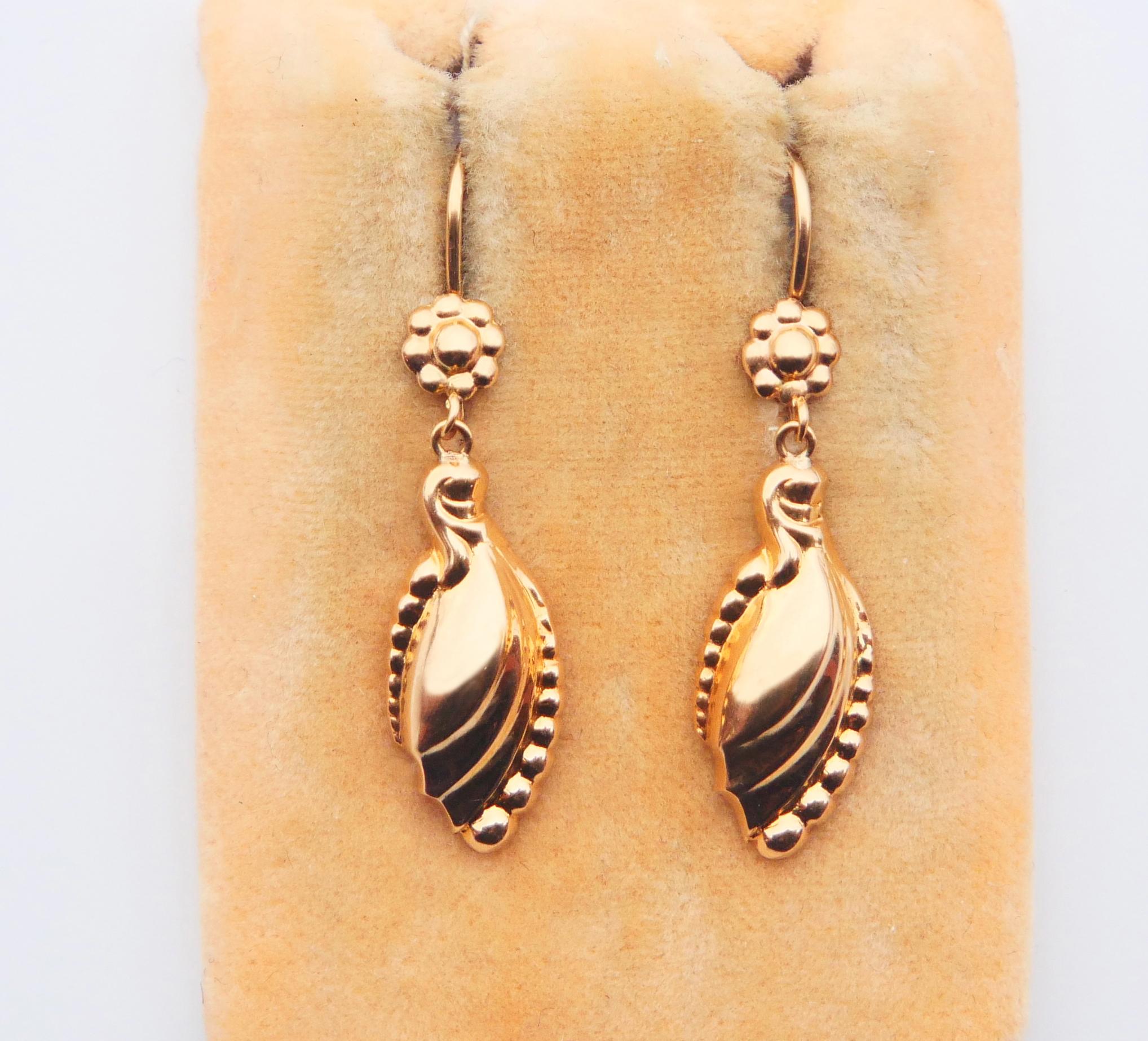 A pair of pendants dangles in solid 18K Yellow Gold with cast identical ornaments on front sides and flat backs.

Ca.1930s -1950s ,likely Swedish. Hooks hallmarked 18K.

Pendants are hollow inside.

Measures  37 mm long including the hooks  x 9 mm