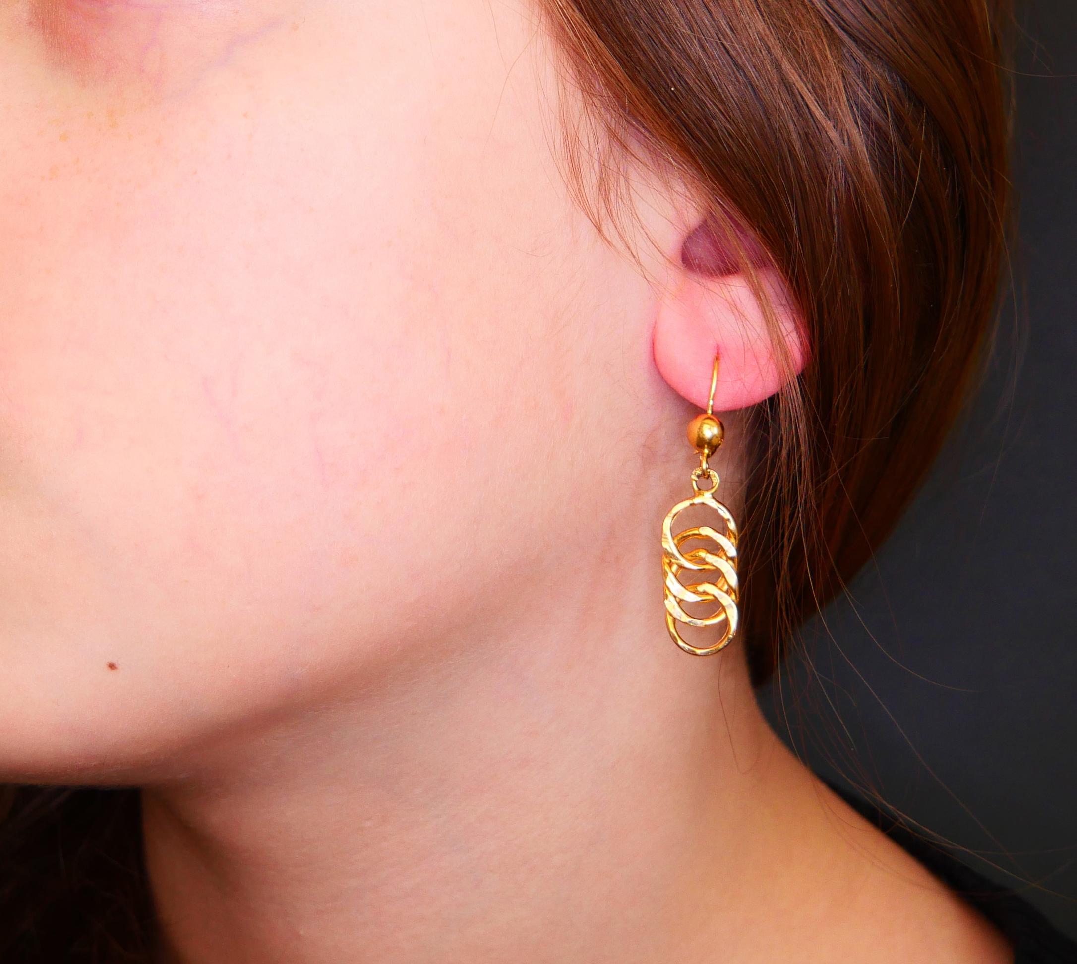 Women's Vintage Dangle Earrings solid 18K Yellow Gold / 2.9 gr For Sale