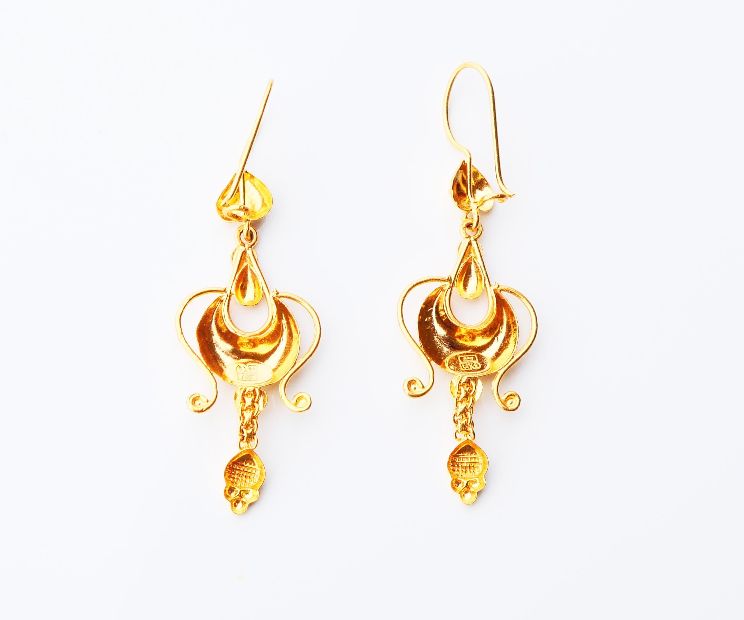 Women's Vintage Dangle Earrings solid 21K Gold / 4.3 gr. For Sale