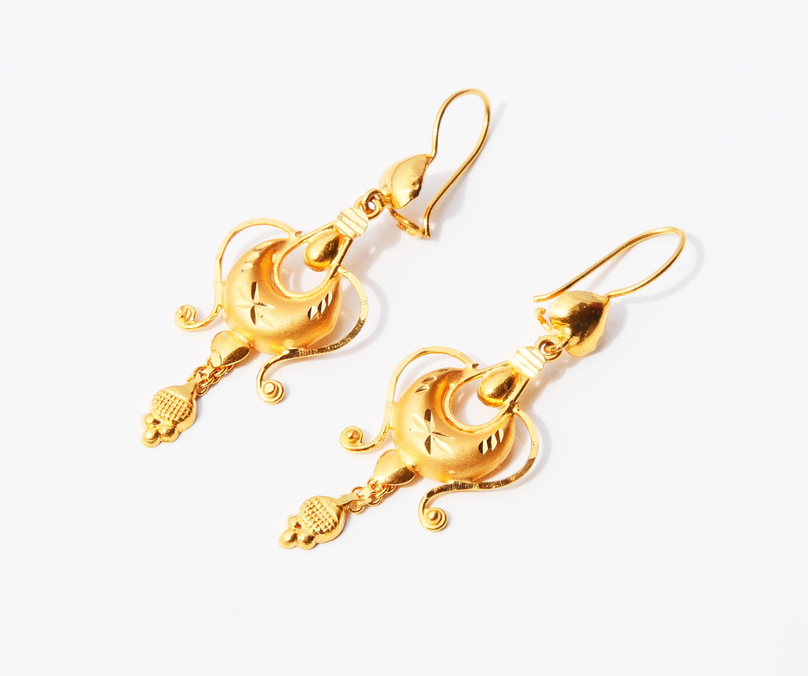 Vintage Dangle Earrings solid 21K Gold / 4.3 gr. For Sale 3