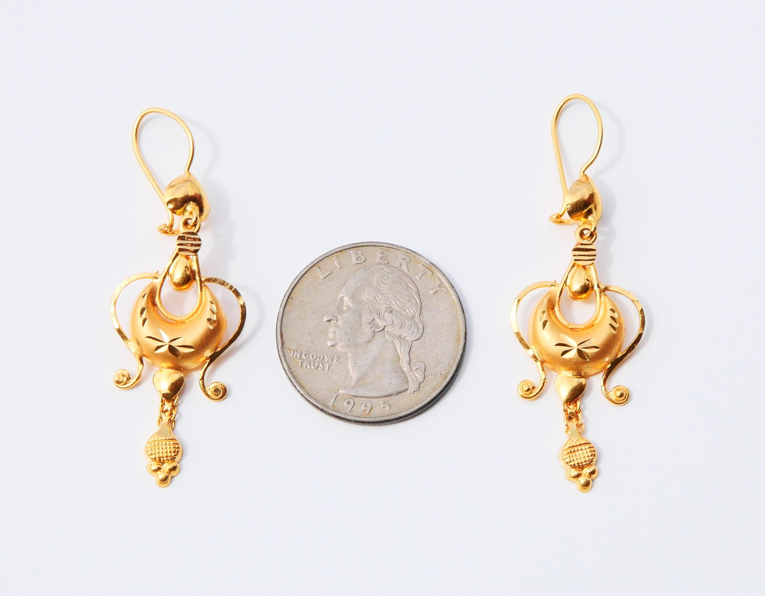 Vintage Dangle Earrings solid 21K Gold / 4.3 gr. For Sale 4