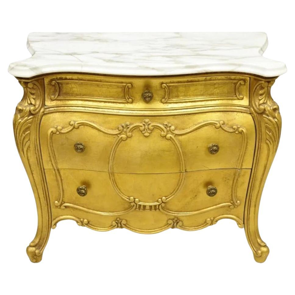 Table de nuit française de style Louis XV avec plateau en marbre bombé doré Daniel Jones