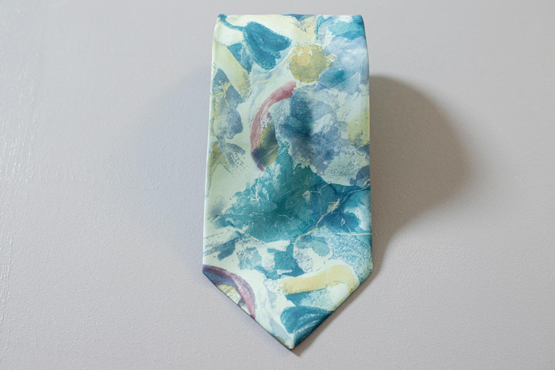 Refined and delicate this italian tie was designed by Daniel Milano, 100% silk, thanks to its soft pastel colors with shades of light-blue it is ideal for a summer evening or a romantic evening, and have a fresh and light look able to lighten the