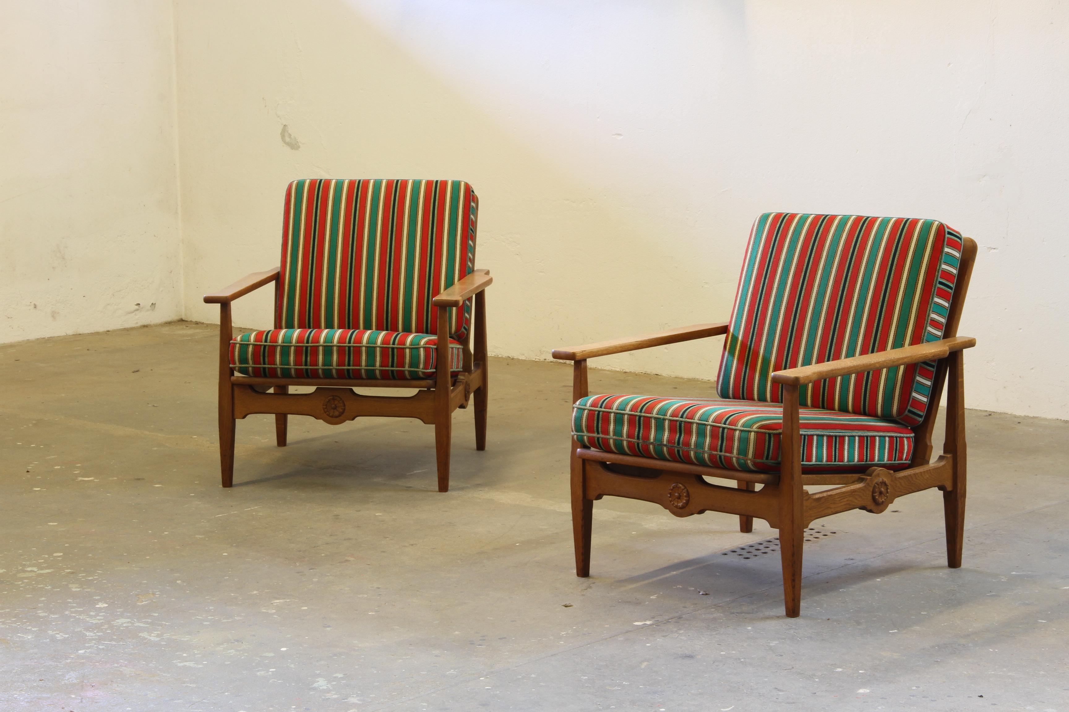 Ein Paar schöne 1960er Lounge-Stühle aus patinierter massiver Eiche

Ein atemberaubendes Set aus zwei Loungesesseln aus den 1960er Jahren, gefertigt aus massiver hellbrauner Eiche mit einer schönen Patina. Sie haben eine leichte, elegante