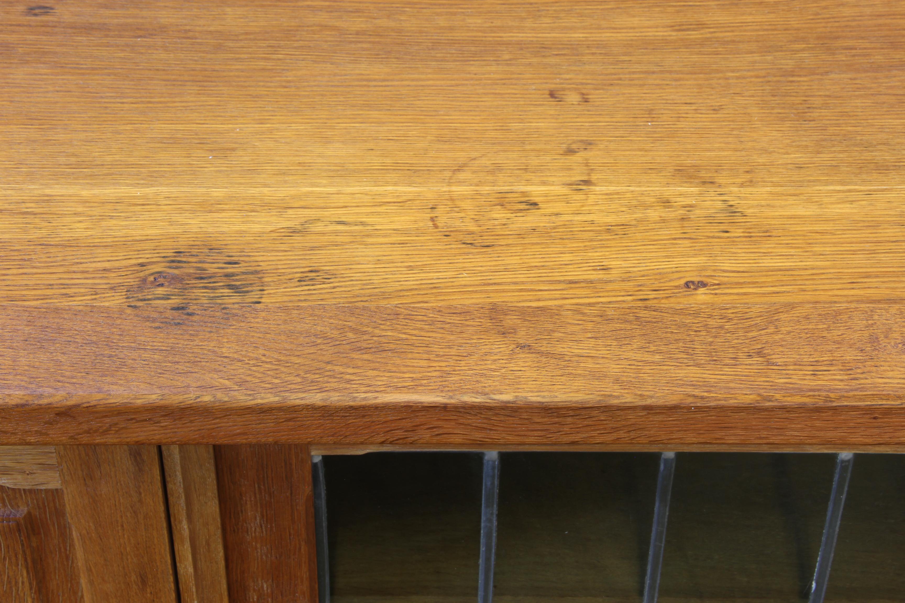 Armario moderno danés vintage de roble de los años 60 al estilo de Henning Kjærnulf en venta 7