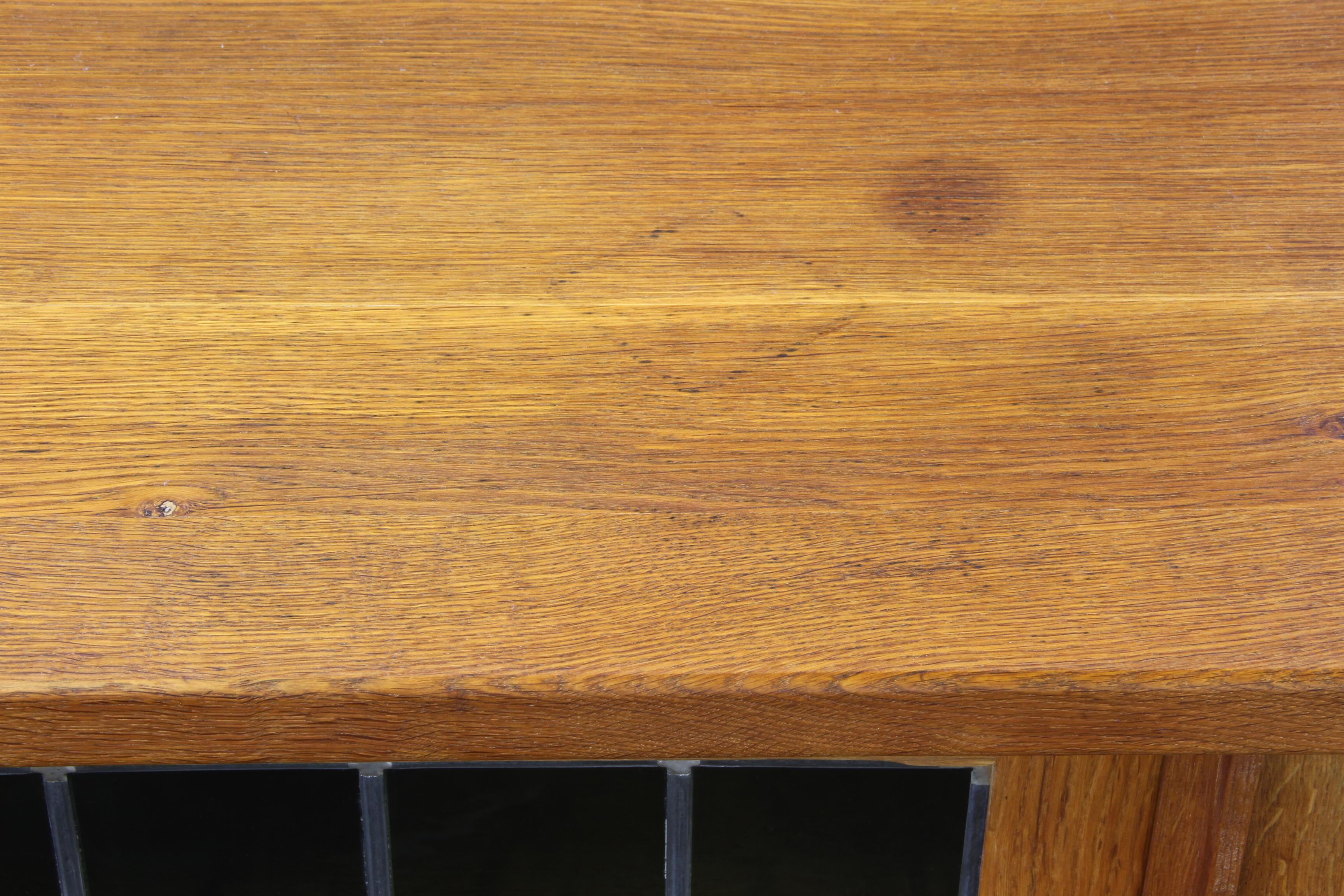 Armario moderno danés vintage de roble de los años 60 al estilo de Henning Kjærnulf en venta 8