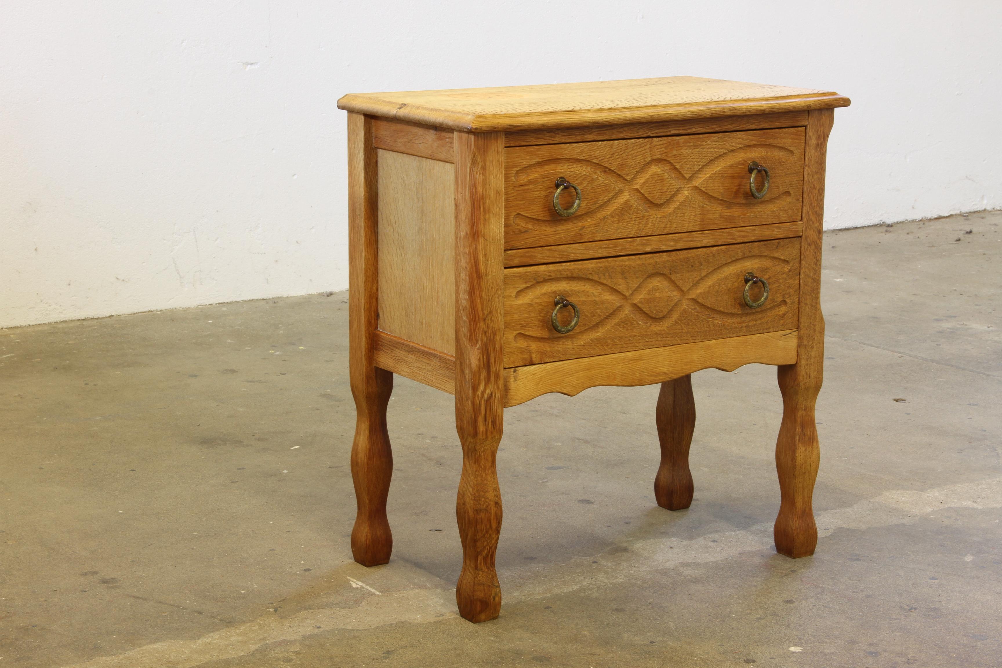 Comodino in quercia danese vintage degli anni '60, stile Henning Kjærnulf in vendita 9