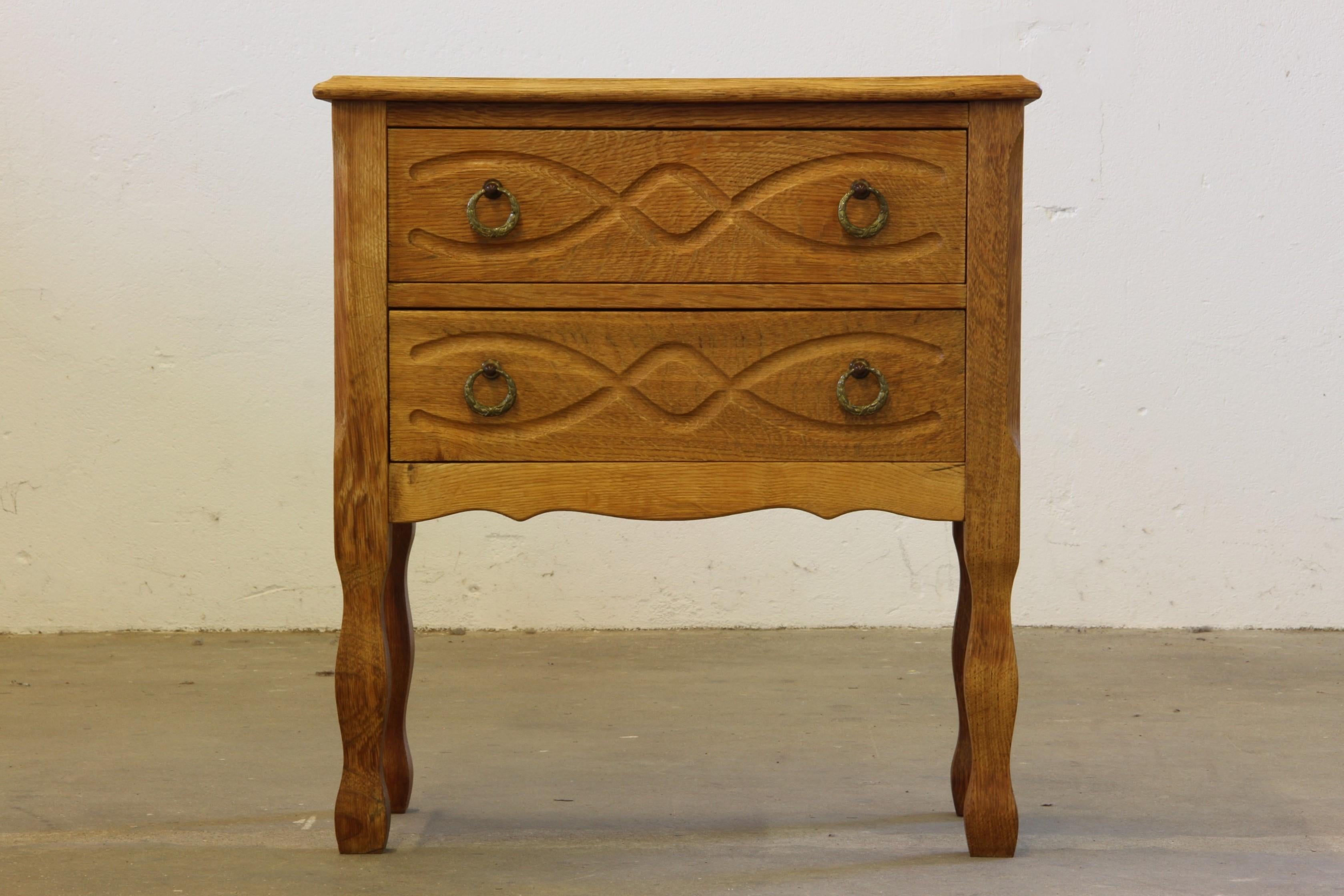 Comodino in quercia danese vintage degli anni '60, stile Henning Kjærnulf in vendita 1