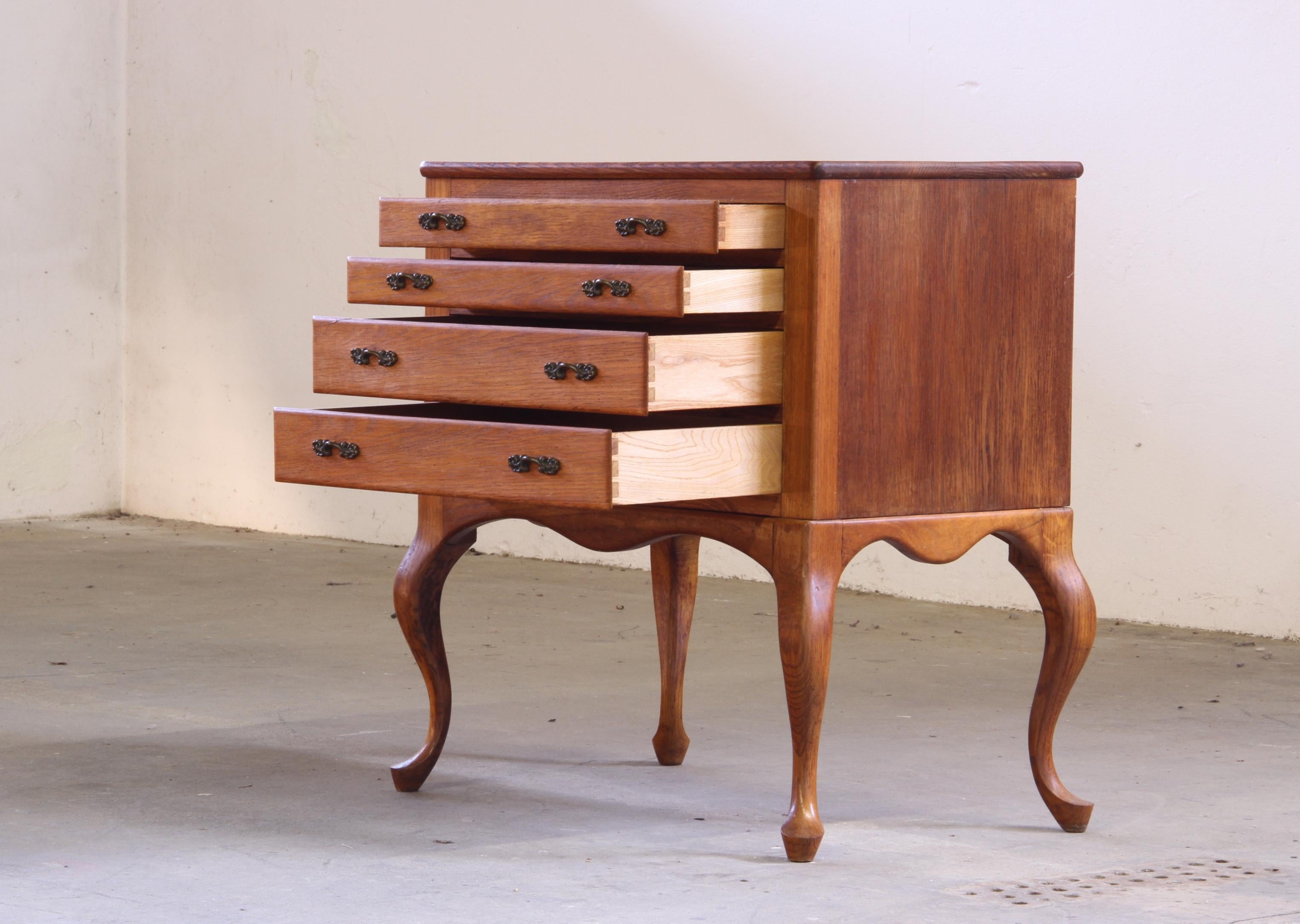 Vintage Danish 1967 4 Schubladen Kommode in Eiche im Angebot 4