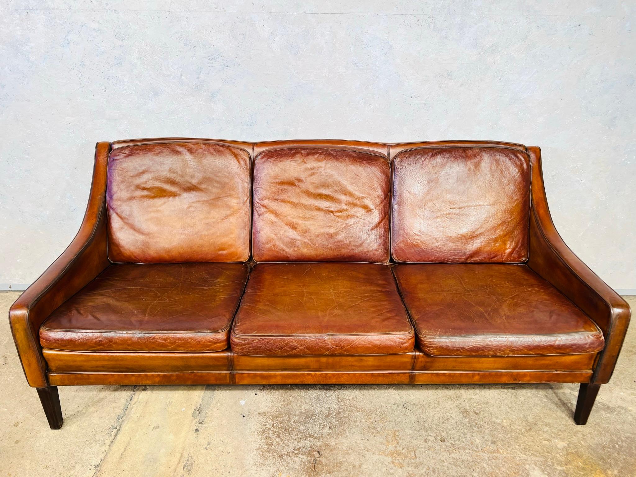 Vintage Danish 1970 s Patinated Tan Three Seater Leather Sofa #499 Bon état - En vente à Lewes, GB