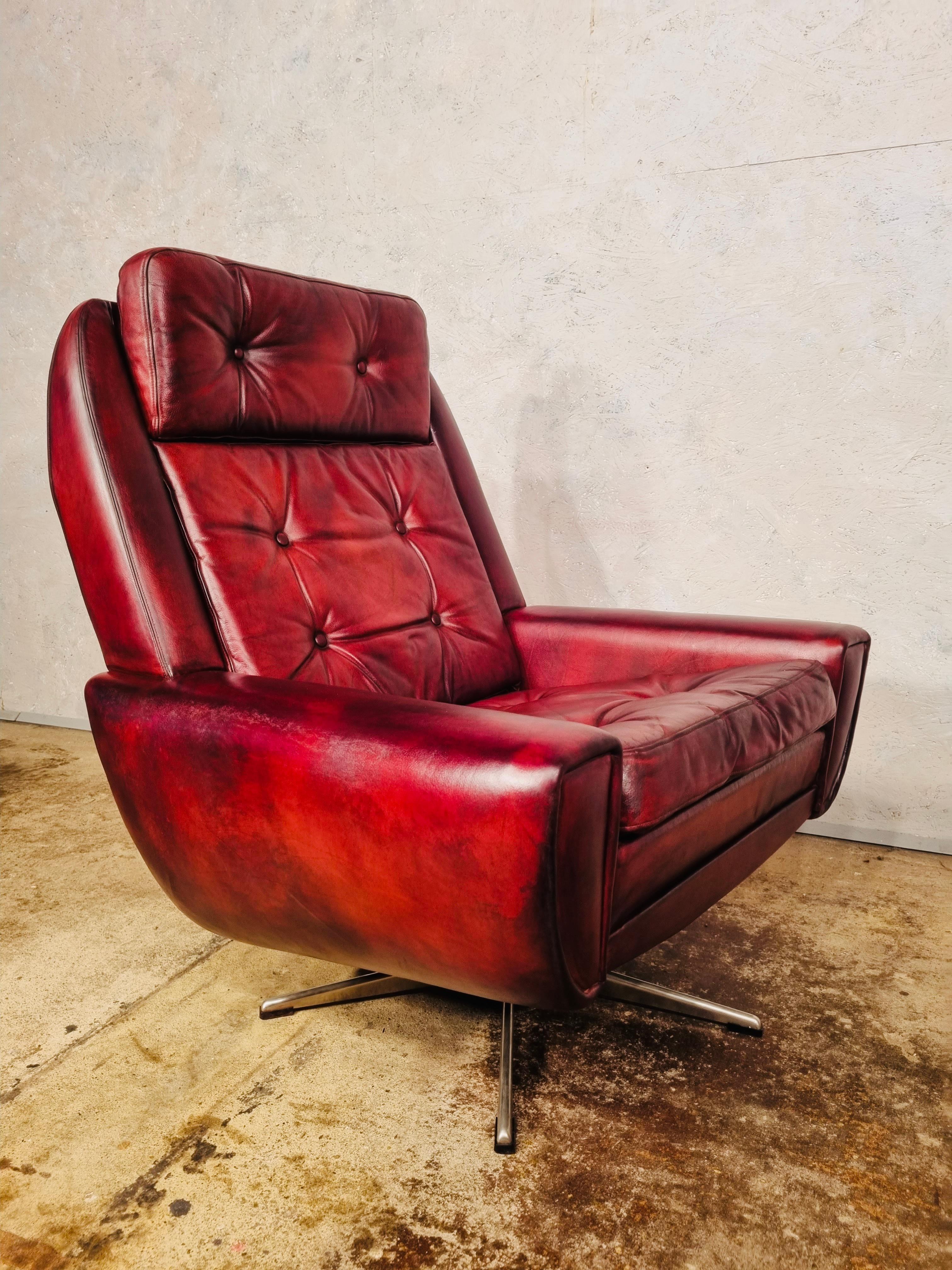 Vintage Danish 1970 Swivel Armchair Patinated Deep Red #660 In Good Condition In Lewes, GB