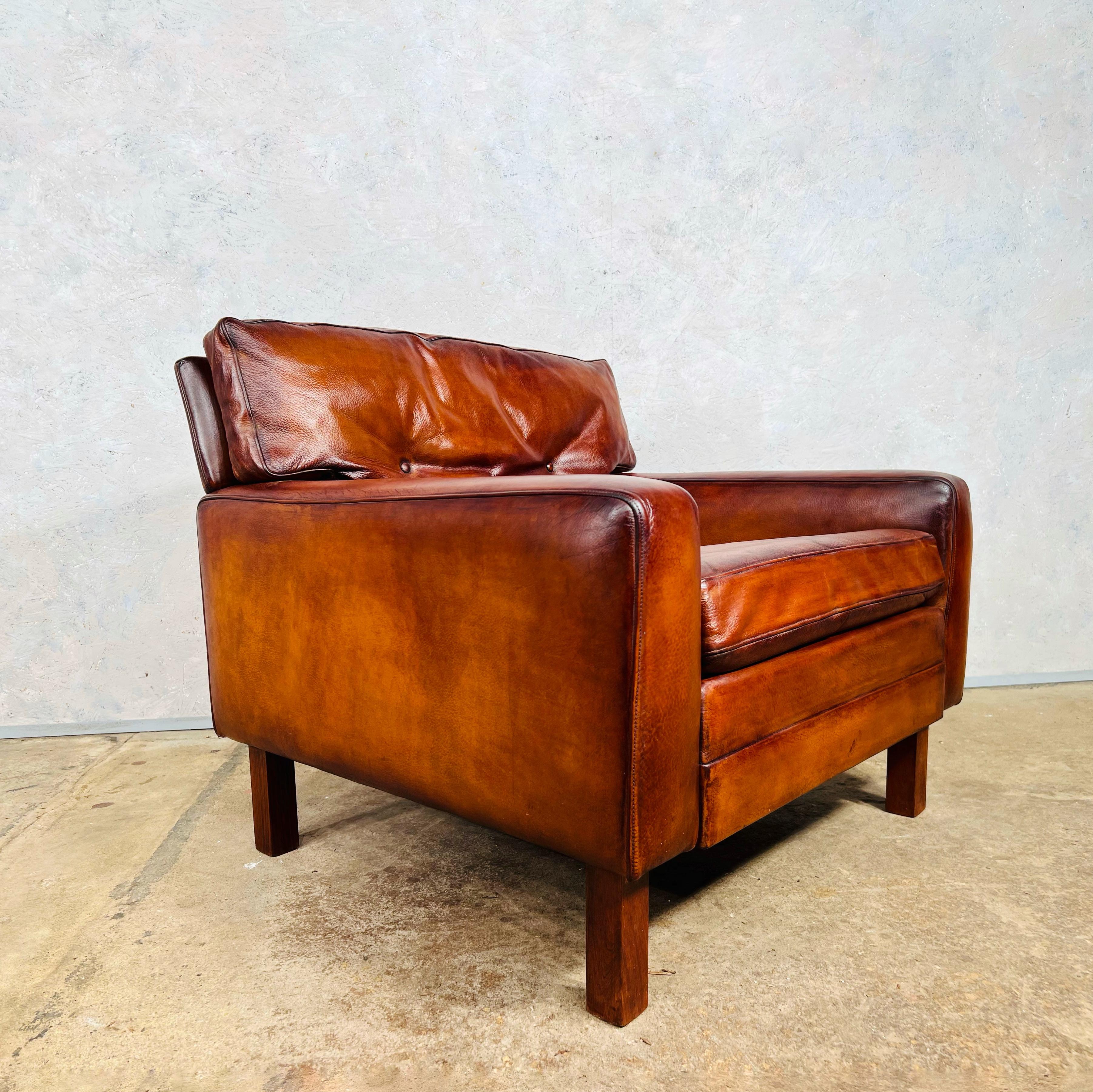 Great quality Vintage Danish 1970s Thams Kvalitet leather armchair with great quality thick leather.
Great proportions resting on solid rosewood feet with an exceptional hand dyed cognac leather with a great patina and finish.

Very comfortable
