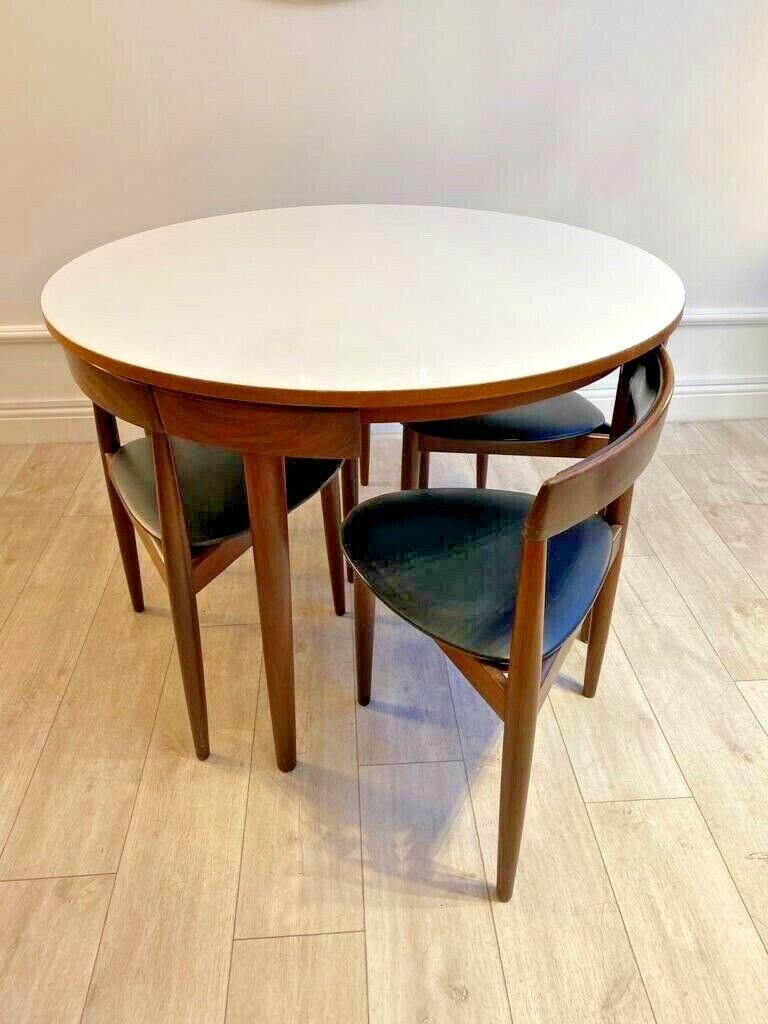 Teak dining table with a white Formica top and 4 chairs 'Roundette' model designed by Hans Olsen and produced by Frem Røjle, 1960s

Compact dining set for four, in this iconic design the chairs fit seamlessly beneath the table, when not in use,