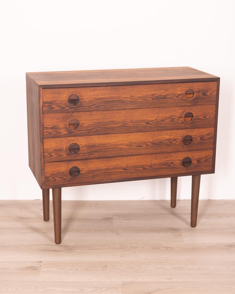 Rosewood chest of drawers with four drawers, design Hvidt and Mølgaard, 1960s.

Condition: In excellent condition, it may show slight signs of wear caused by time.

Dimensions: Height 80 cm; Width 89.5cm; Depth 39cm

Materials: Wood

Year of