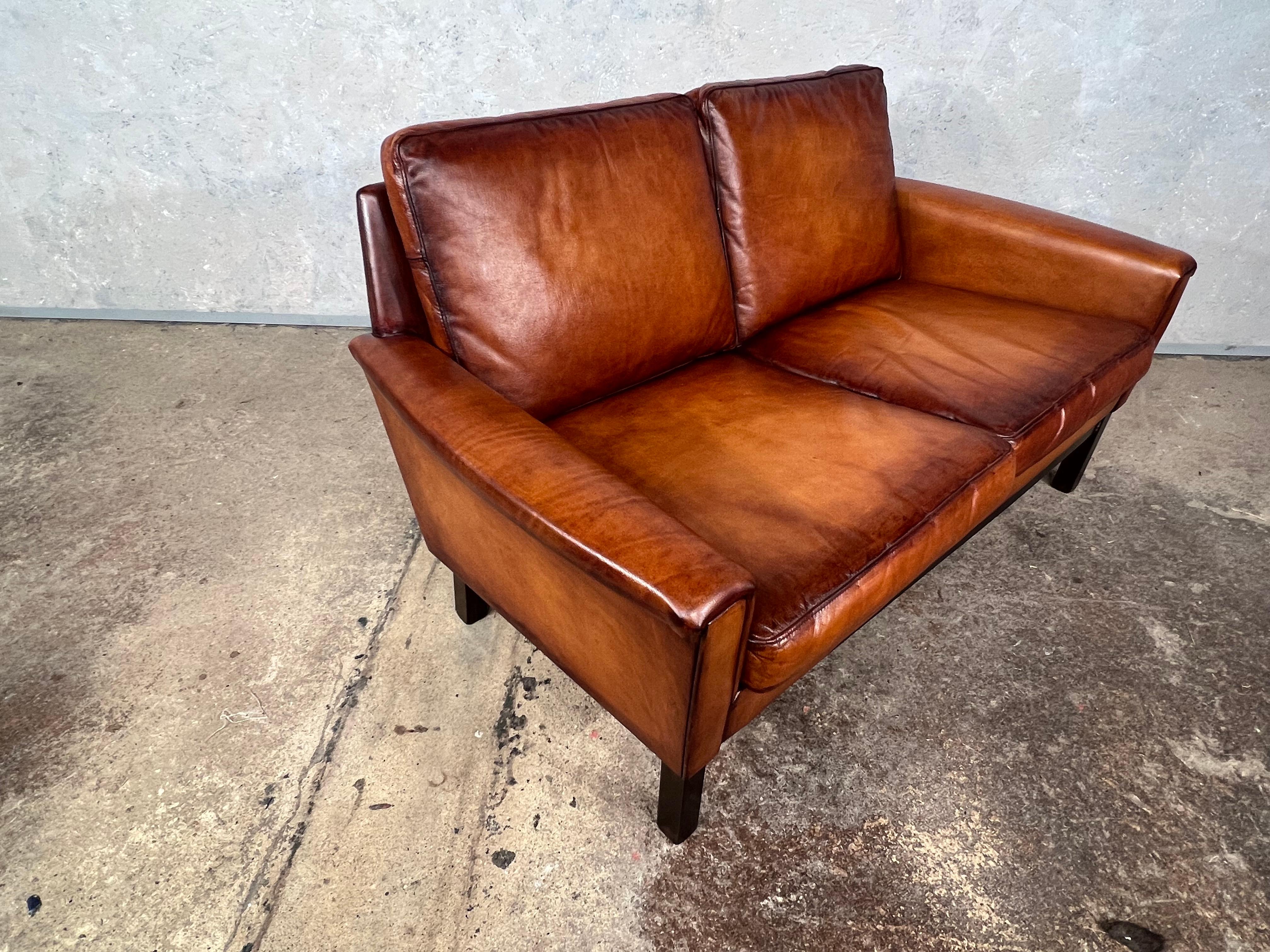 Vintage Danish 70s Mid-Century Light Tan Two Seater Leather Sofa #547 In Good Condition For Sale In Lewes, GB