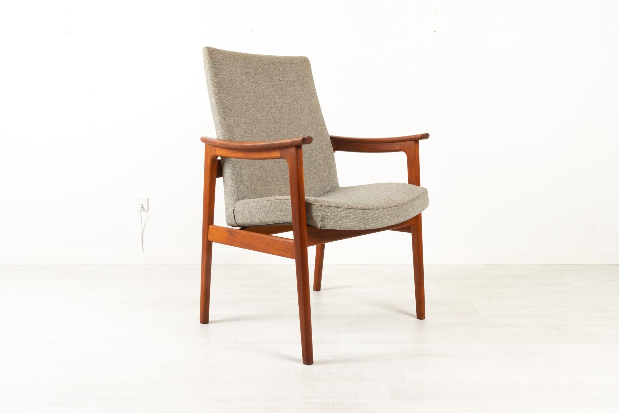 Vintage Danish armchair in teak by Erik Kierkegaard for Høng Stolefabrik 1960s.
Very comfortable and elegant Mid-Century Modern armchair in solid teak with grey wool upholstery. Curved armrests and tapered legs. High back for excellent back