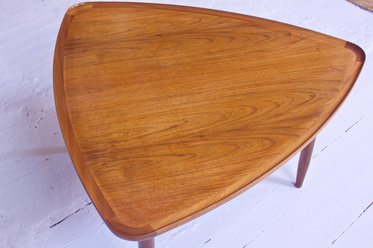 Vintage Danish Arne Hovmand-Olsen Reuleaux Triangle Side Table in Teak, 1960s In Good Condition In Brooklyn, NY