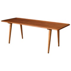 Vieille table basse danoise AT-11 en teck massif par Hans J. Wegner