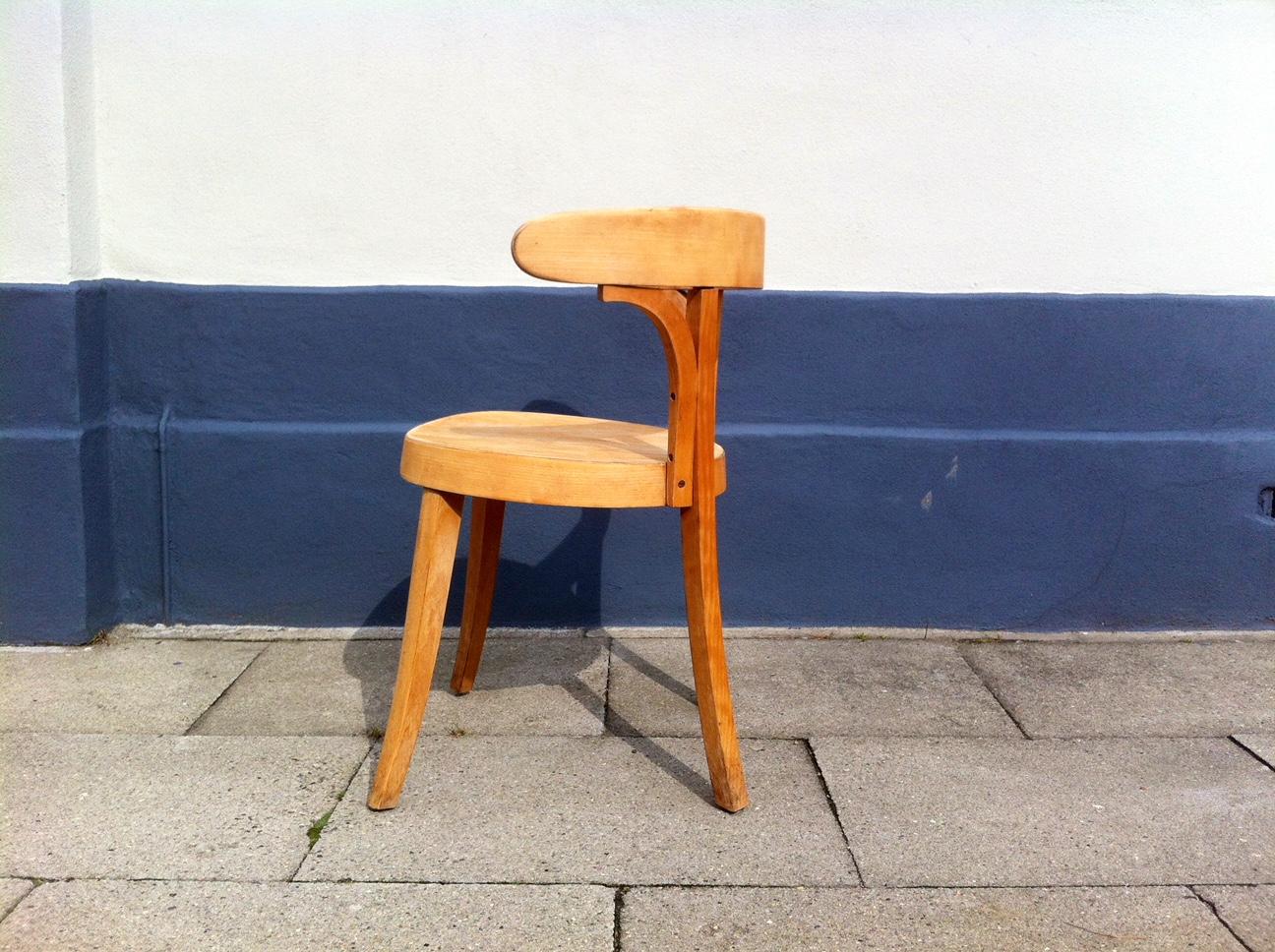 This early bentwood desk chair in Beech was designed by Magnus Stephensen and manufactured by Fritz Hansen in Denmark during the 1930s-1940s. The style is reminiscent of Jean Prouve, André Somay and Pierre Jeanneret. It is labeled FH - DAN (Fritz