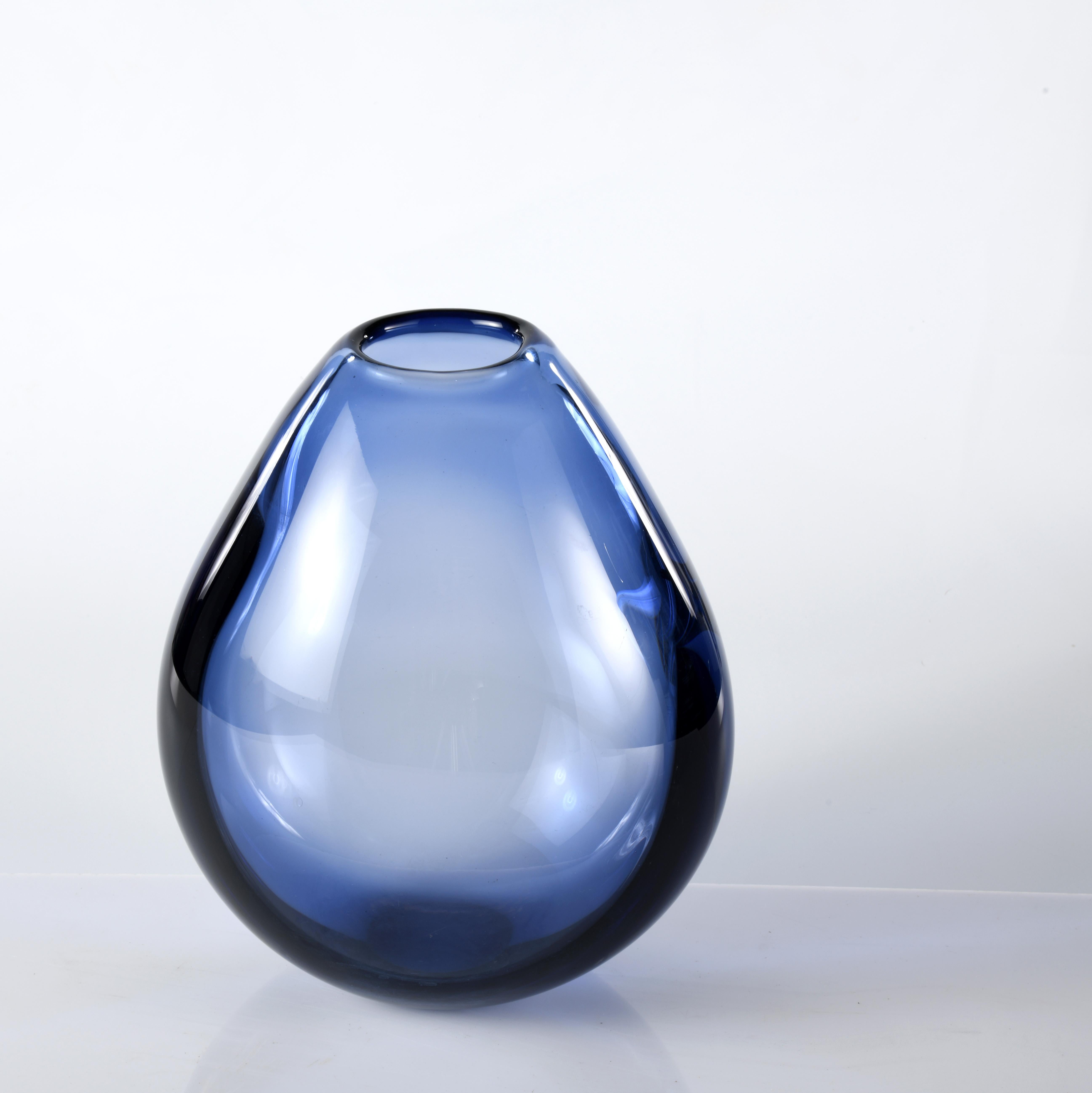 Large vase by Per Lutken for the Danish glass company Holmegaard in the 1960s. 
H: 25cm 15x20cm
Per Lutken was a famous Danish glassmaker who joined Holmegaard in 1942 and worked there until his death. He helped to revive the glassmaking industry,