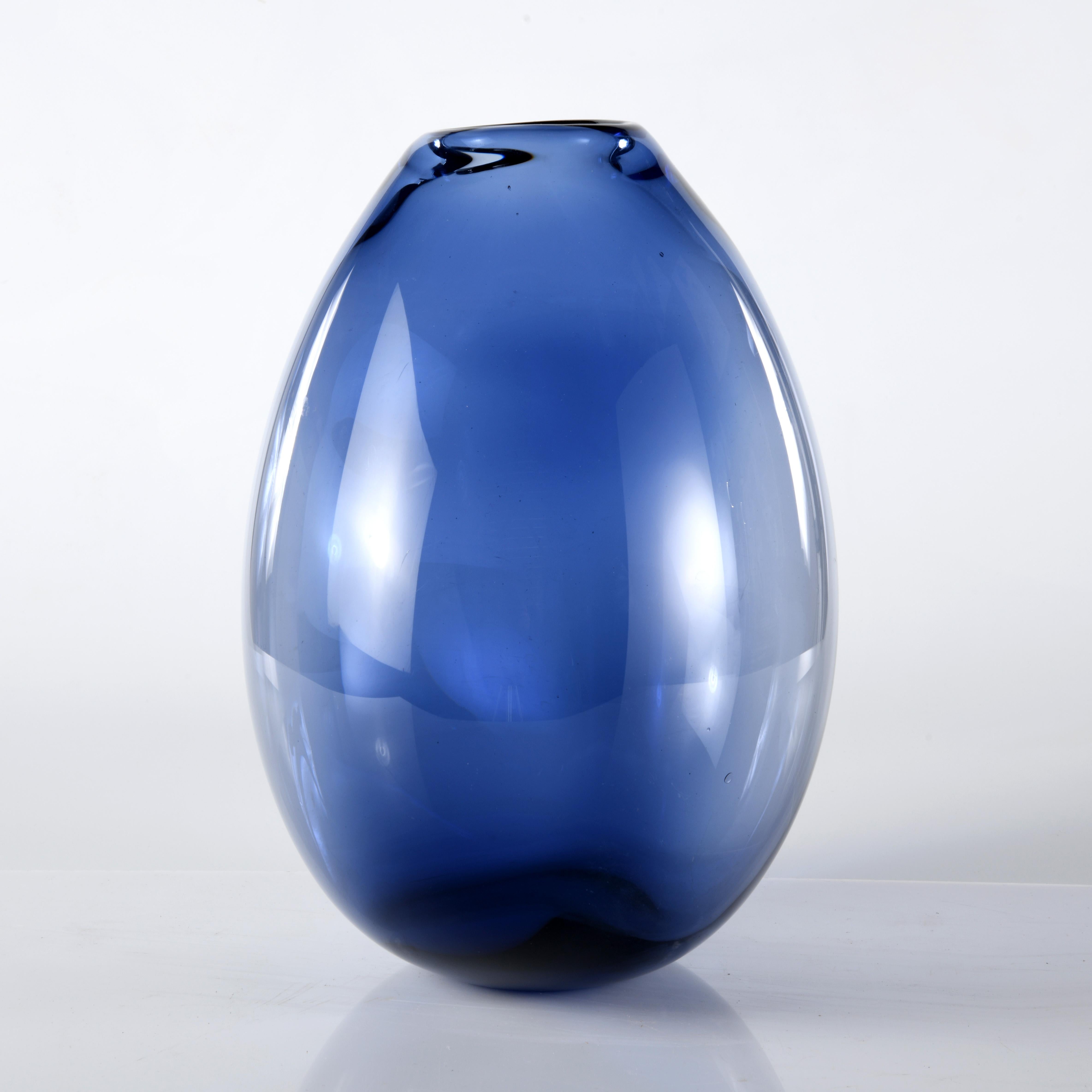Danois Vintage Danish Blue Glass Drop Vase by Per Lutken for Holmegaard en vente