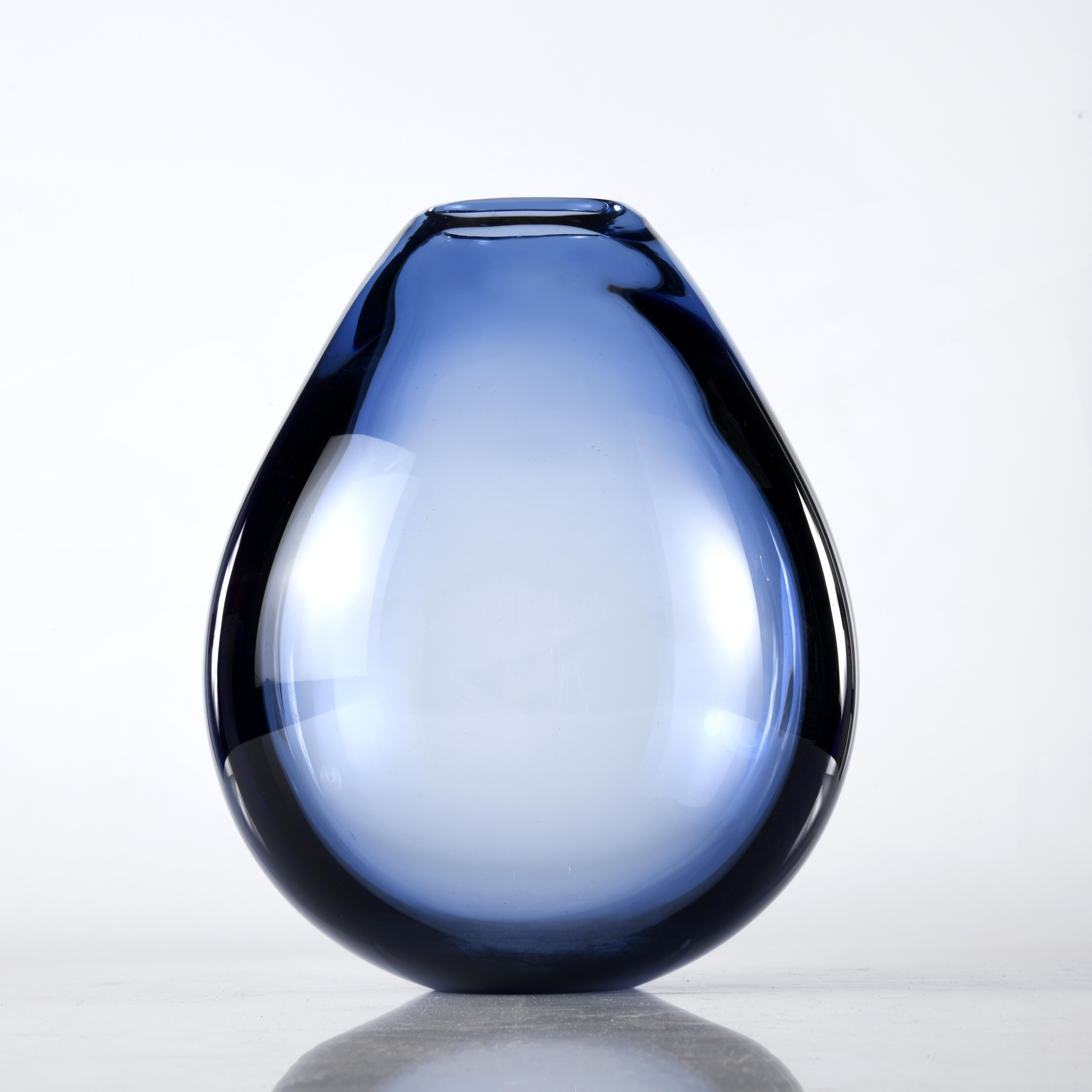 Verre Vintage Danish Blue Glass Drop Vase by Per Lutken for Holmegaard en vente