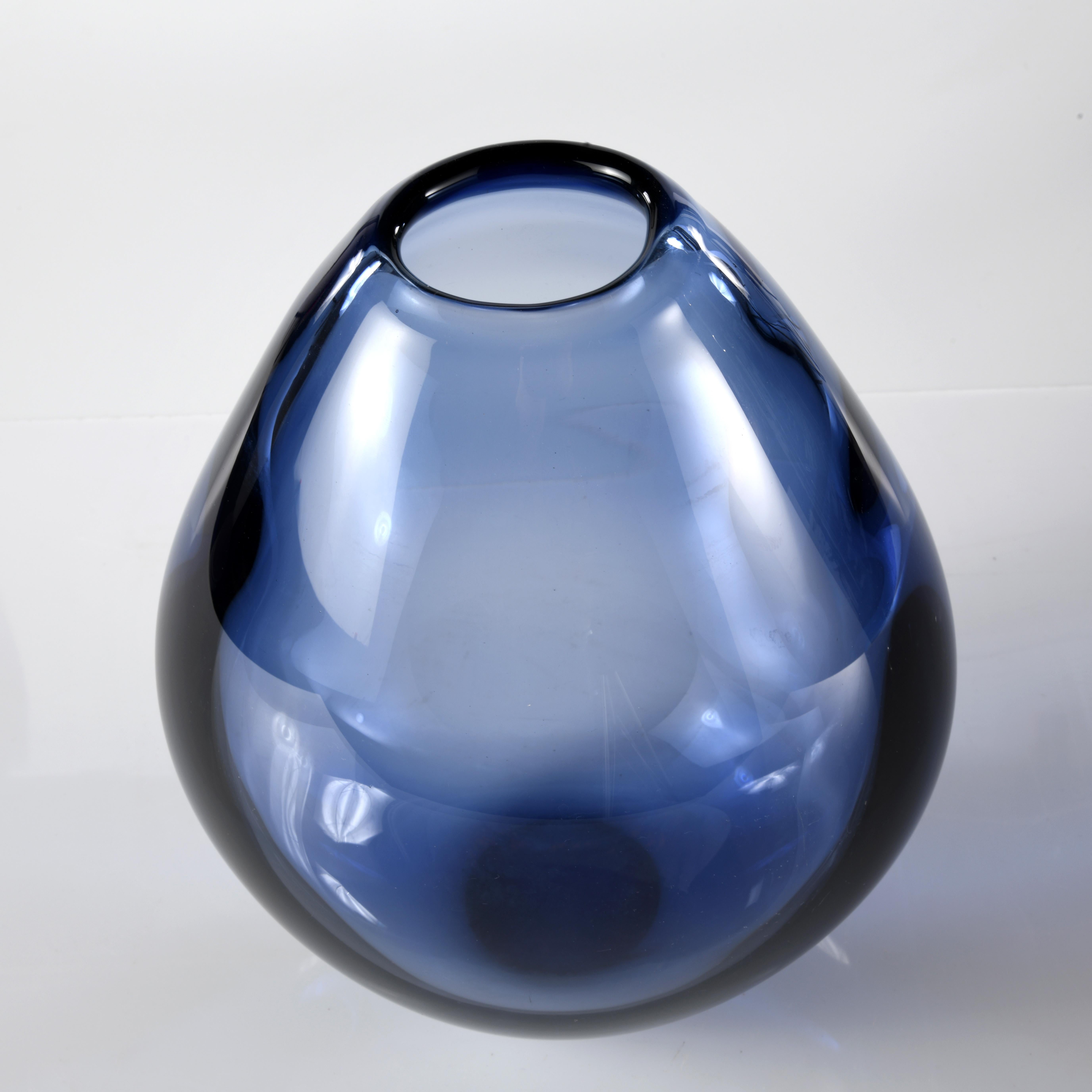 Vintage Danish Blue Glass Drop Vase by Per Lutken for Holmegaard en vente 1