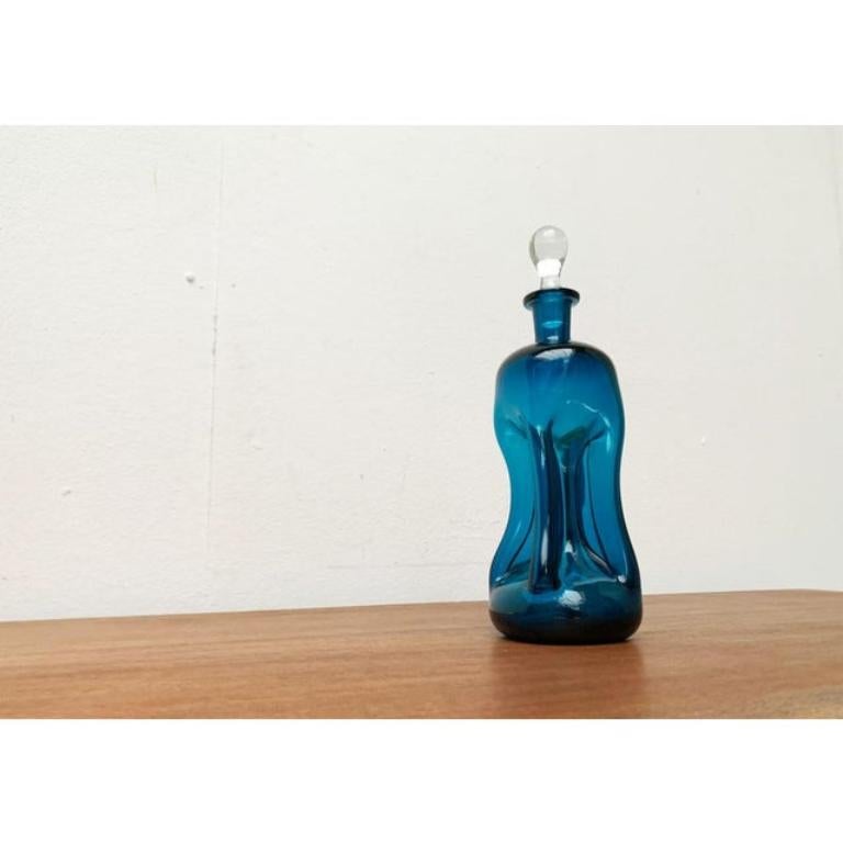Bottiglia Kluk Kluk danese d'epoca in vetro blu di Holmegaard, anni '70 in vendita 1