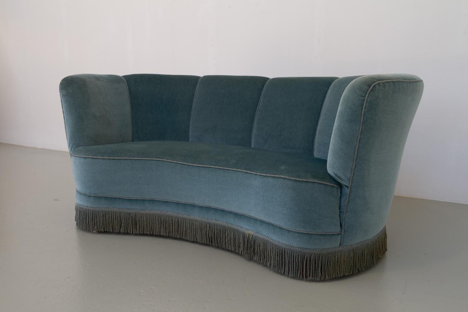 Vintage Danish Blue Velvet Art Deco Banana Sofa, 1940s. 8