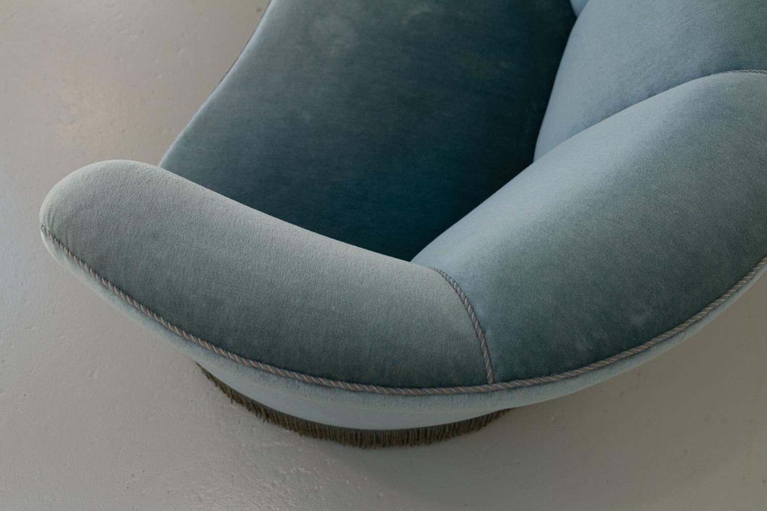 Vintage Danish Blue Velvet Art Deco Banana Sofa, 1940s. 12