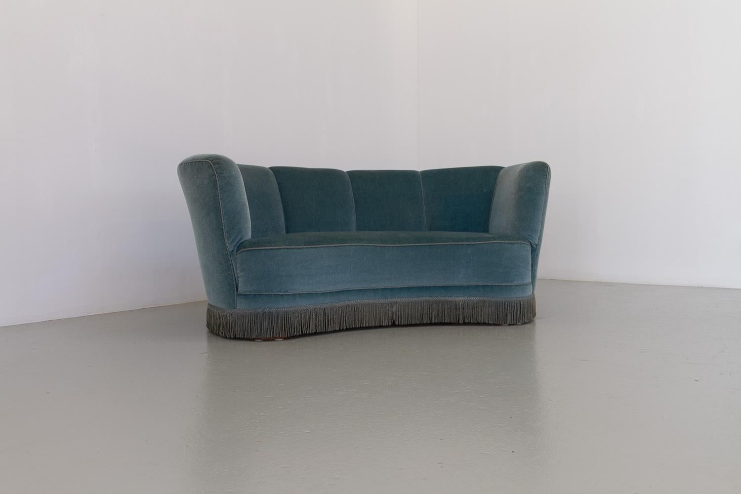 Vintage Danish Blue Velvet Art Deco Banana Sofa, 1940s. 14
