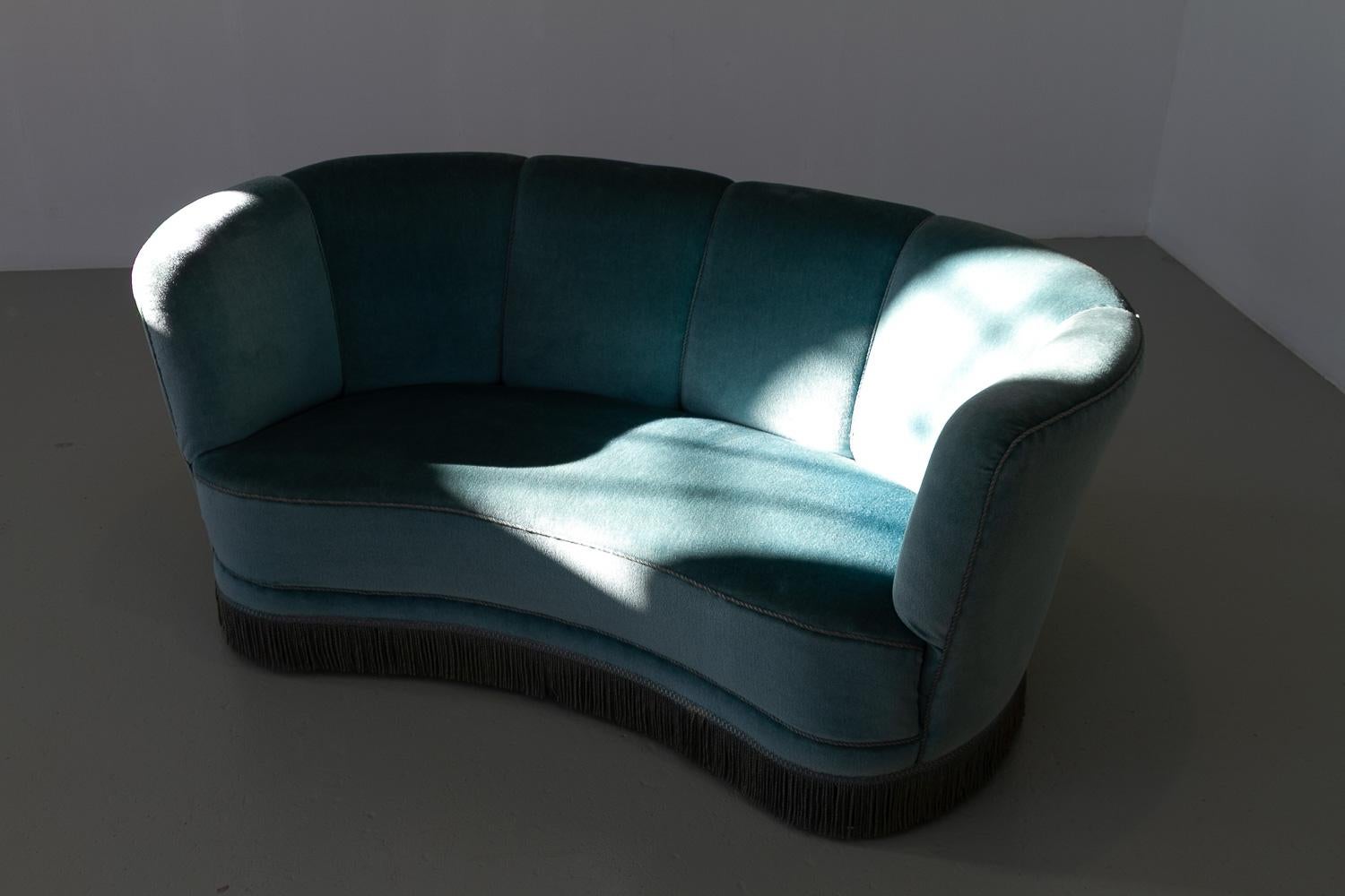 Vintage Danish Blue Velvet Art Deco Banana Sofa, 1940s. 16
