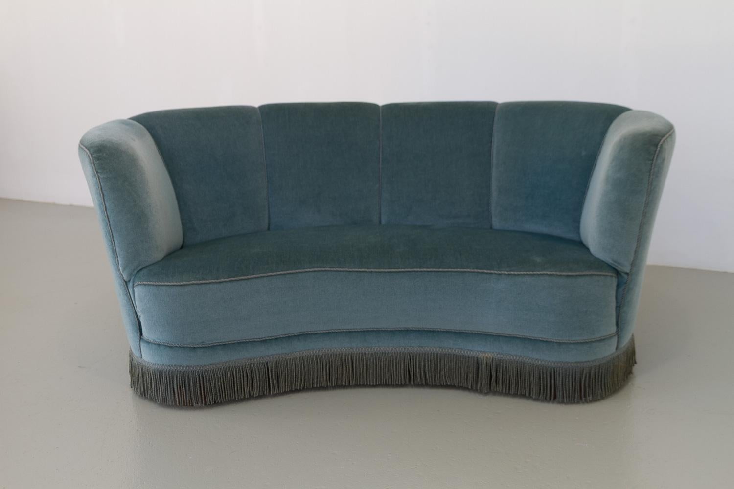Vintage Danish Blue Velvet Art Deco Banana Sofa, 1940s. In Good Condition In Asaa, DK